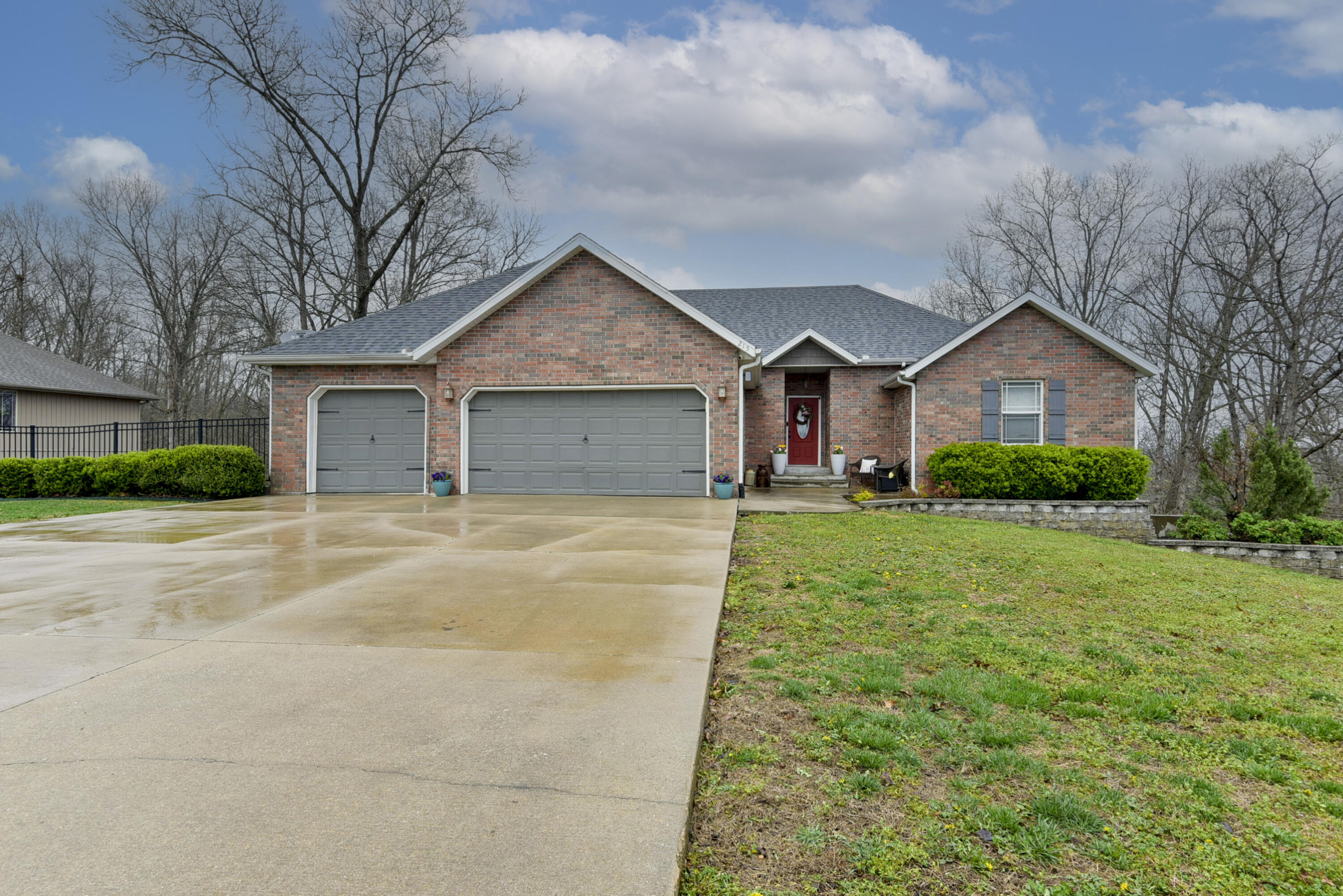 215 Southview Drive Property Photo 2