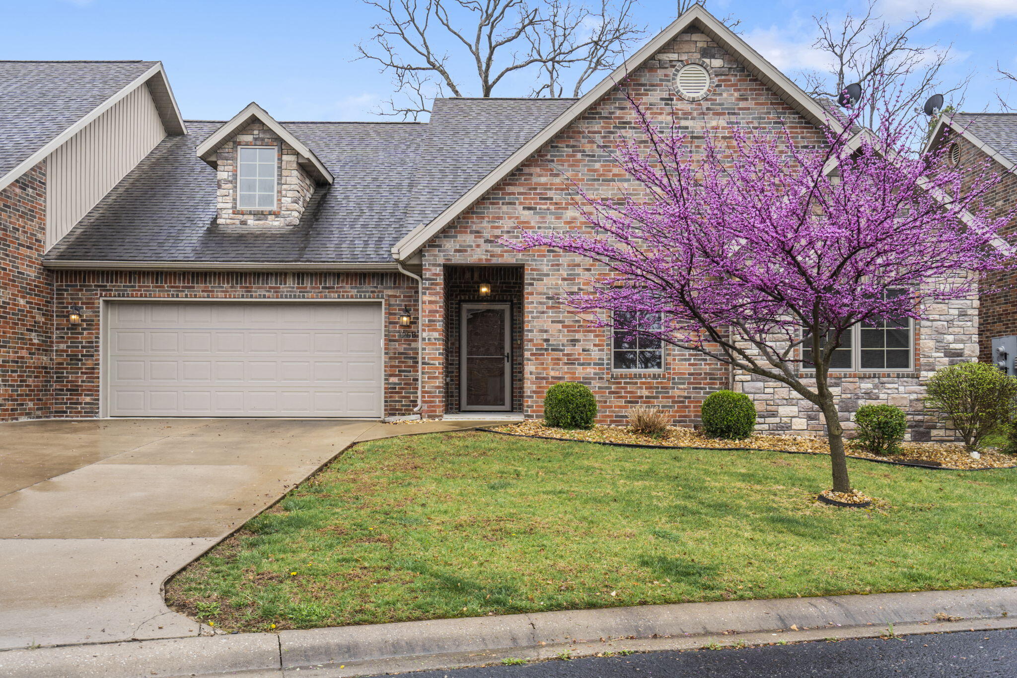 126 Lakehills Drive Property Photo 1