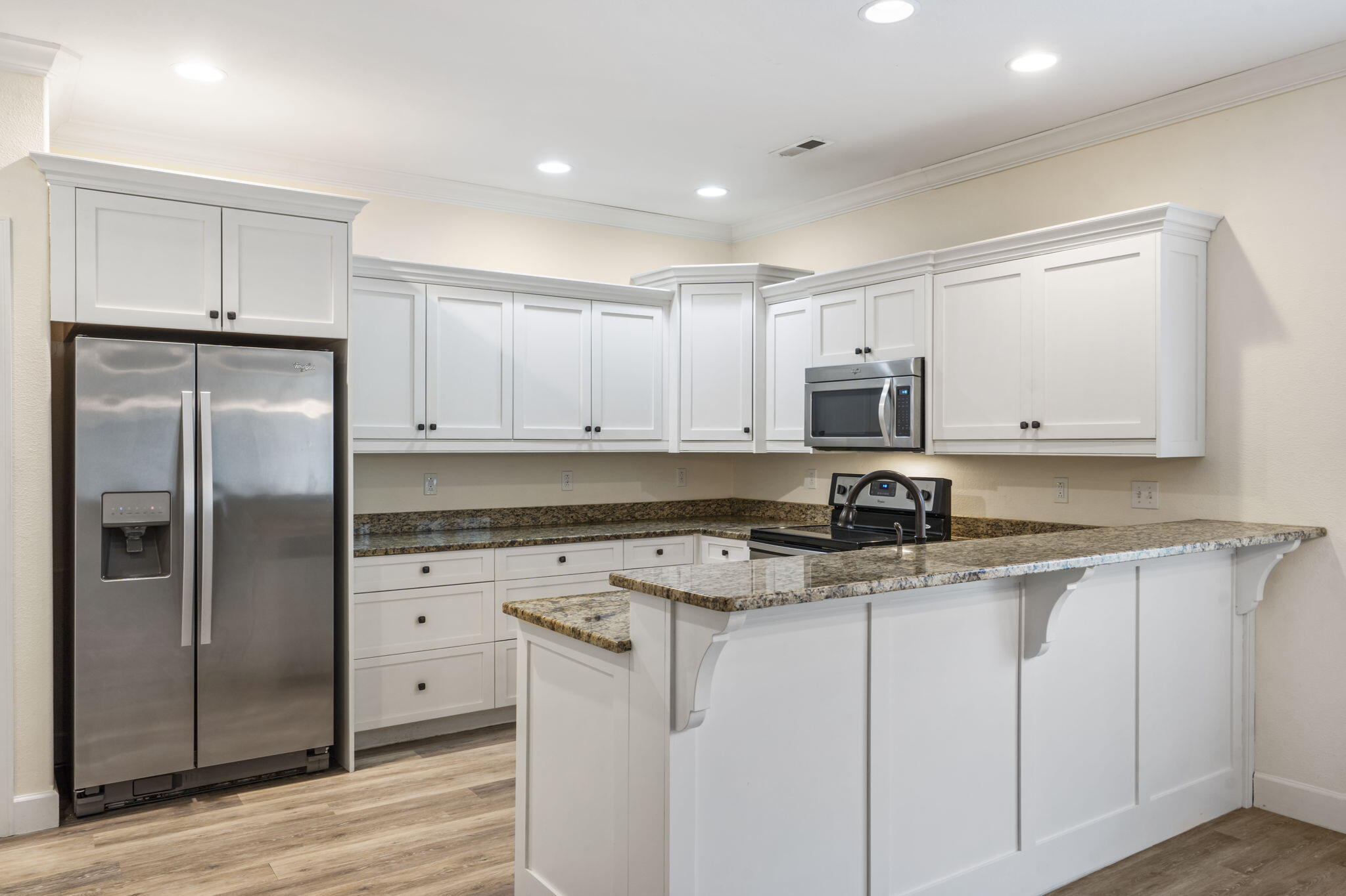 126 Lakehills Drive Property Photo 3