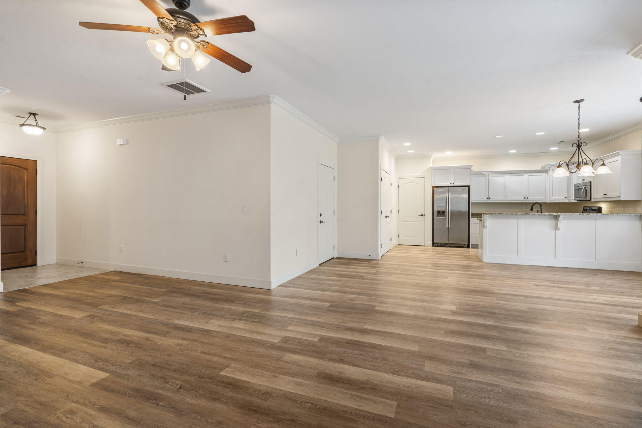 126 Lakehills Drive Property Photo 11