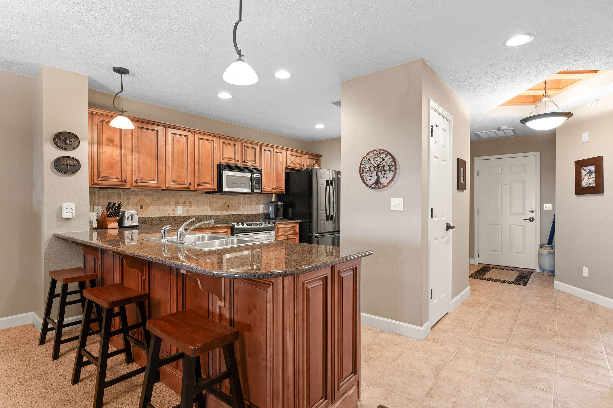 250 Lakewood Drive Property Photo 5