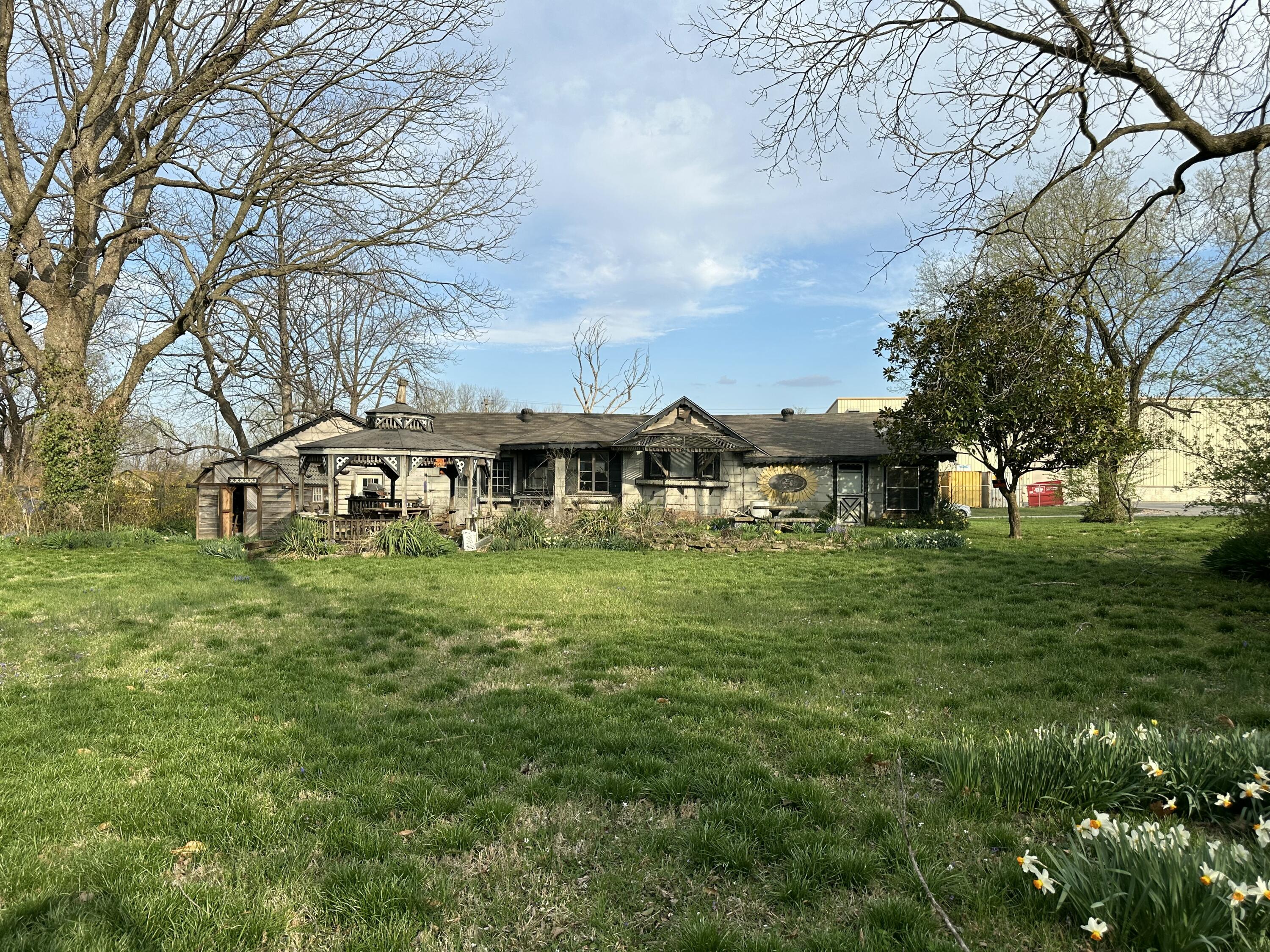 2853 North York Avenue Property Photo 6