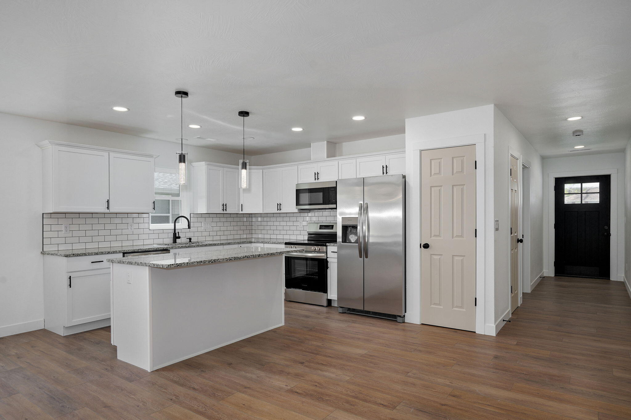 2016 North Benton Avenue Property Photo 6