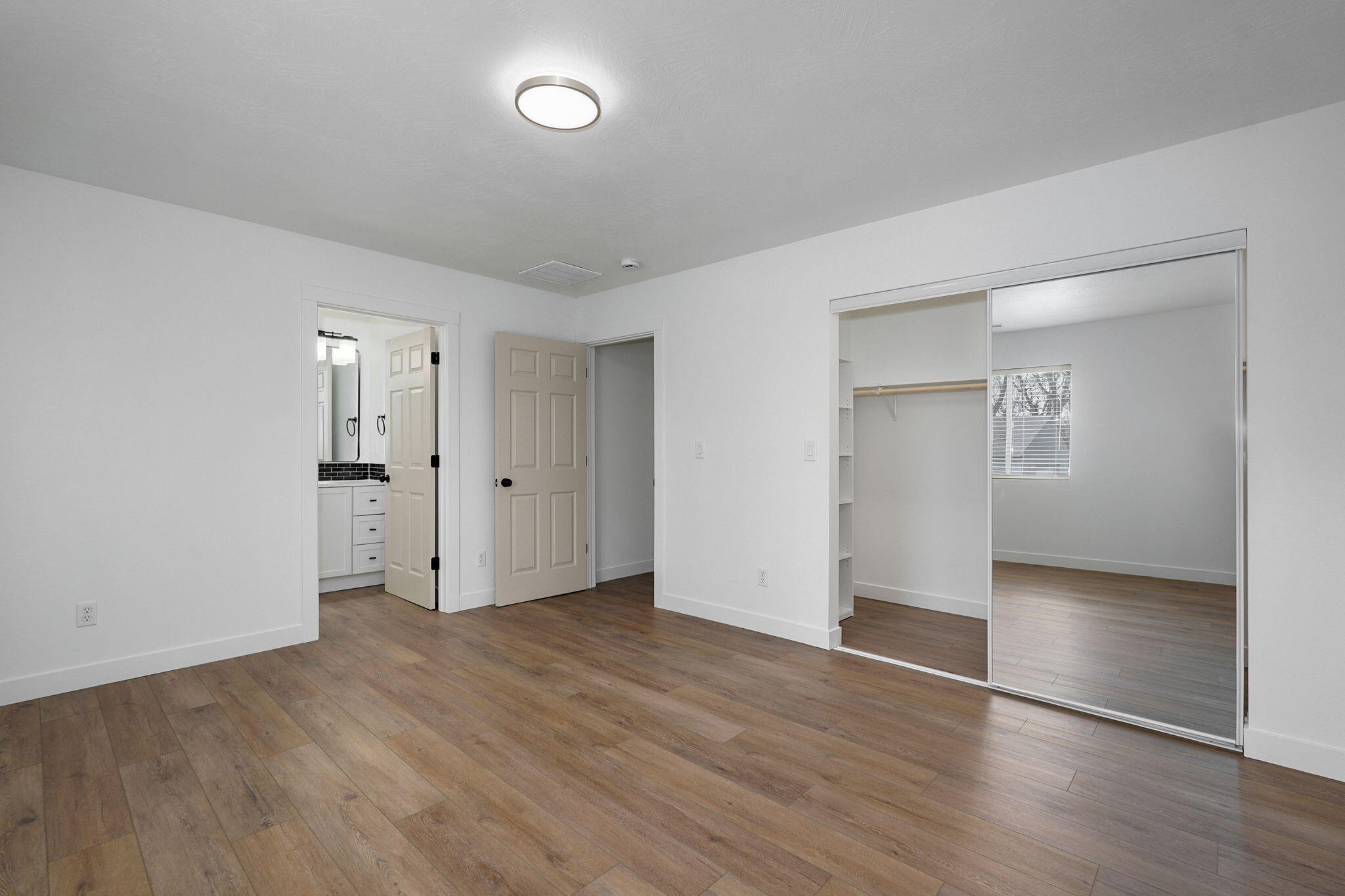 2016 North Benton Avenue Property Photo 9
