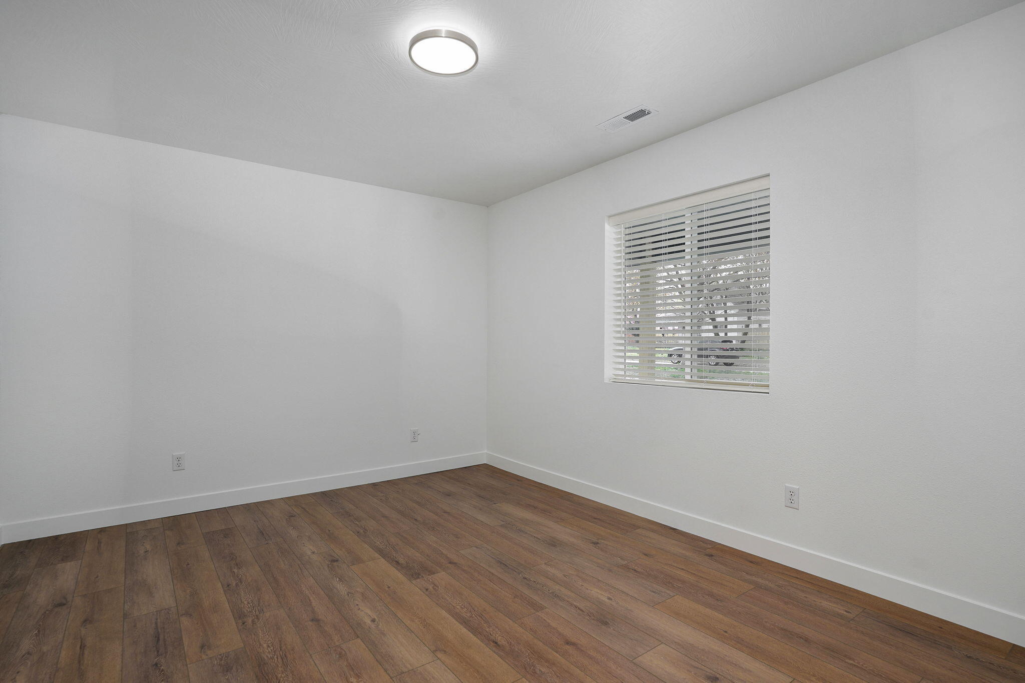 2016 North Benton Avenue Property Photo 14
