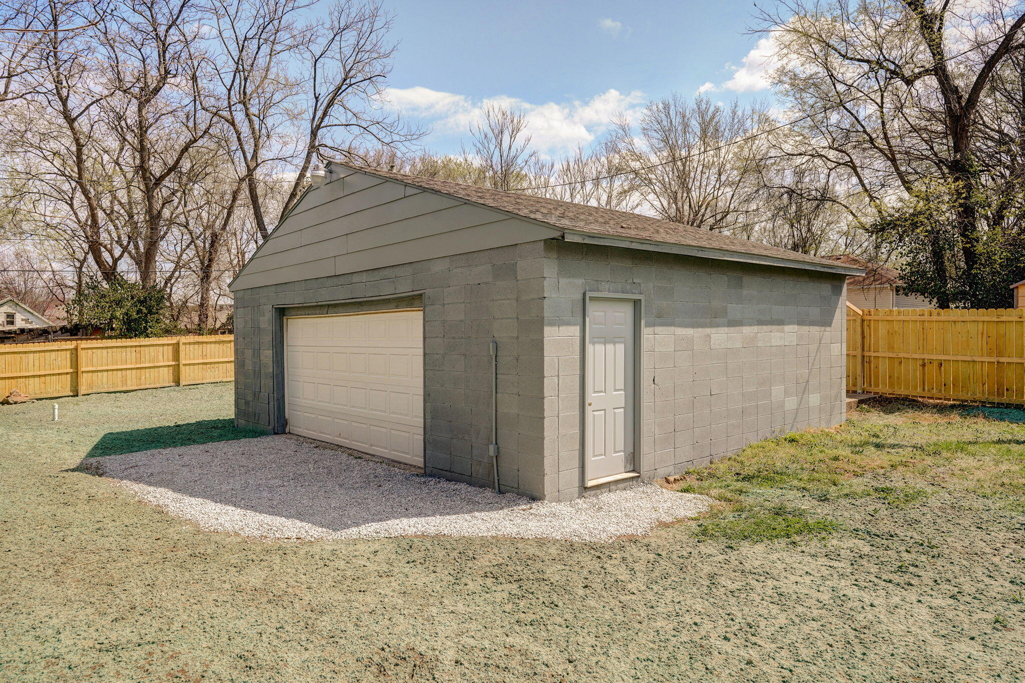 2016 North Benton Avenue Property Photo 19