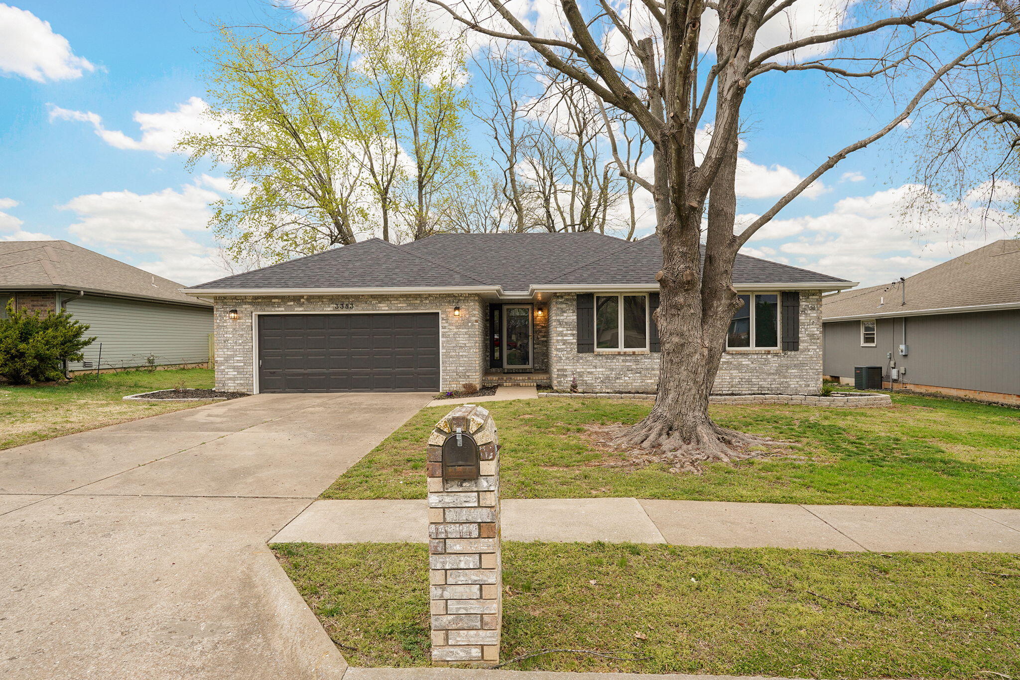 3383 Primrose Property Photo 1