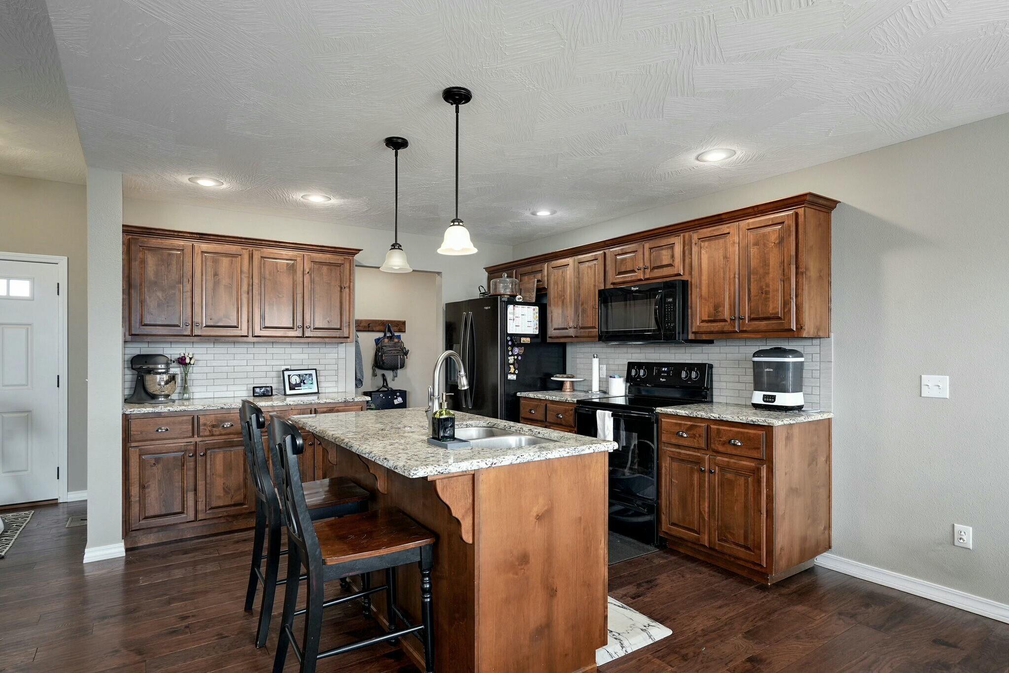 994 Congress Drive Property Photo 8