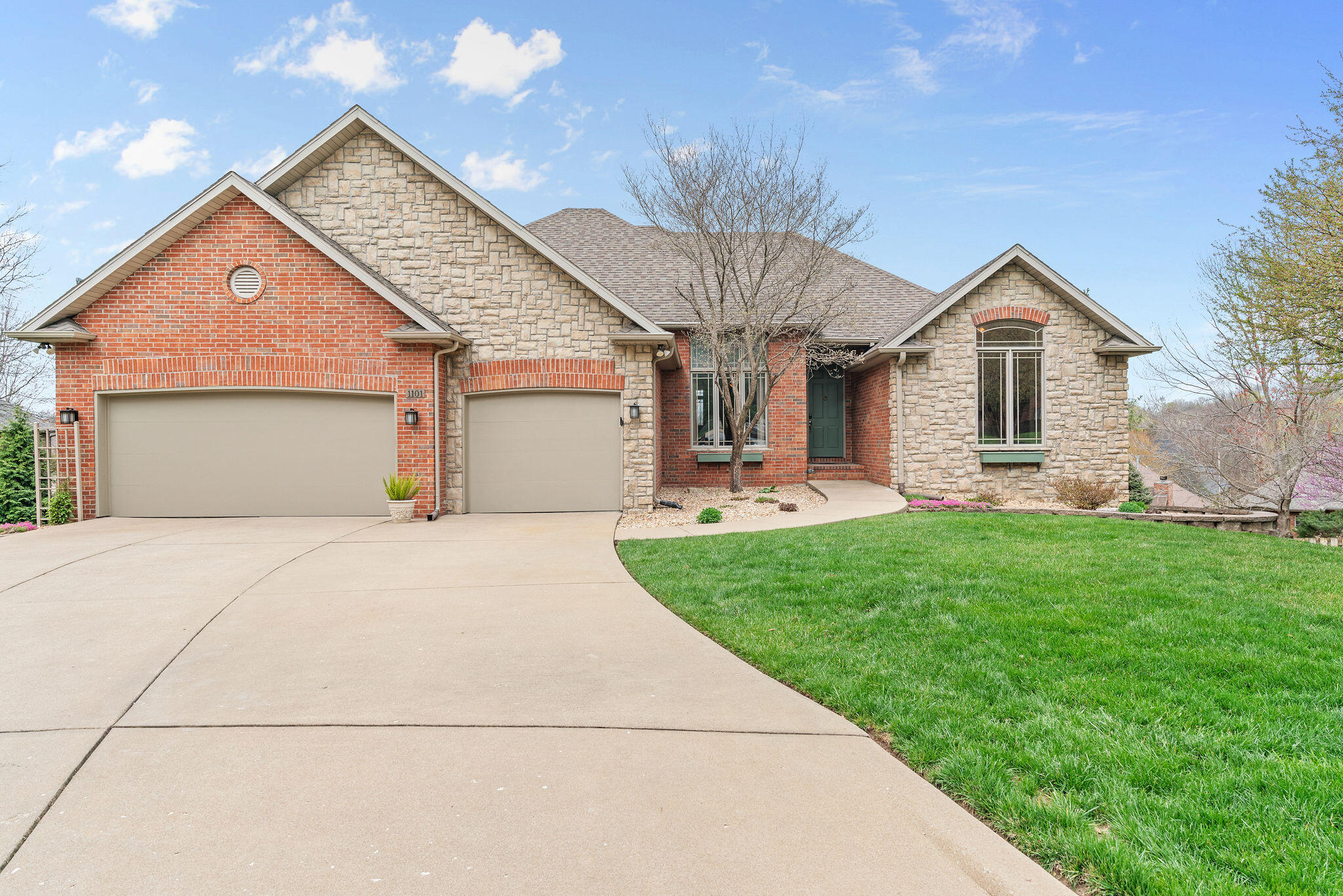 1101 Woodhill Court Property Photo 1