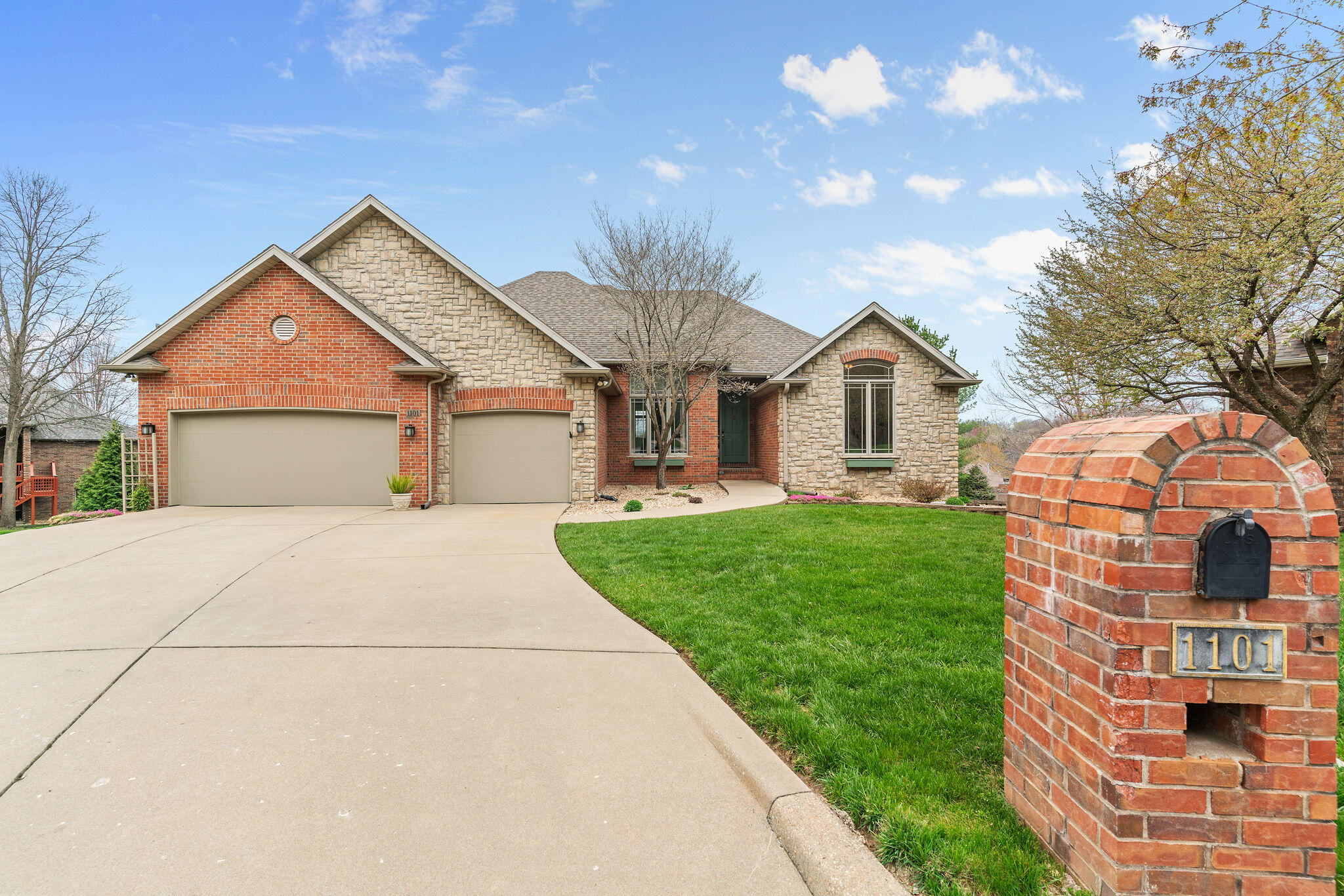 1101 Woodhill Court Property Photo 2