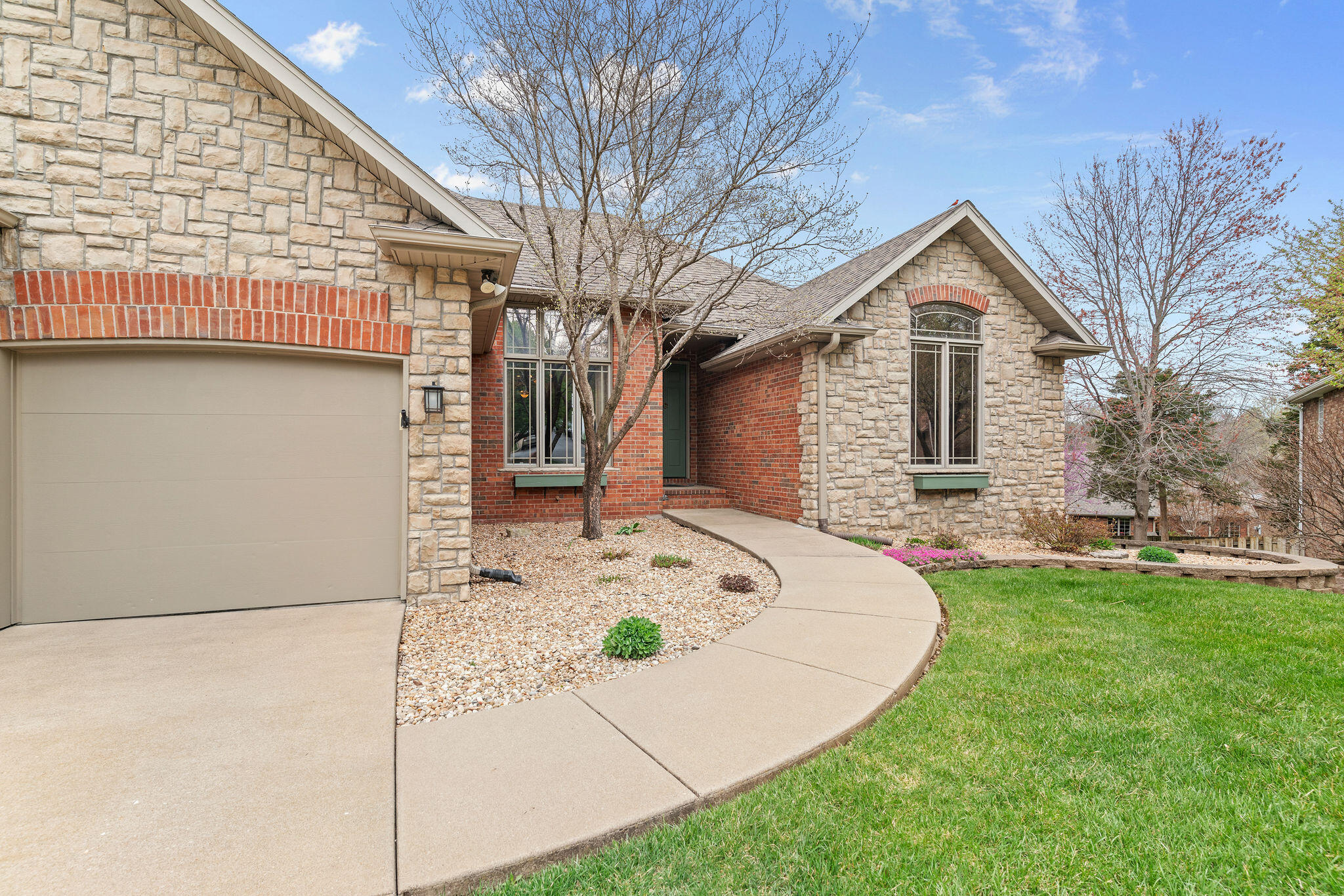 1101 Woodhill Court Property Photo 4
