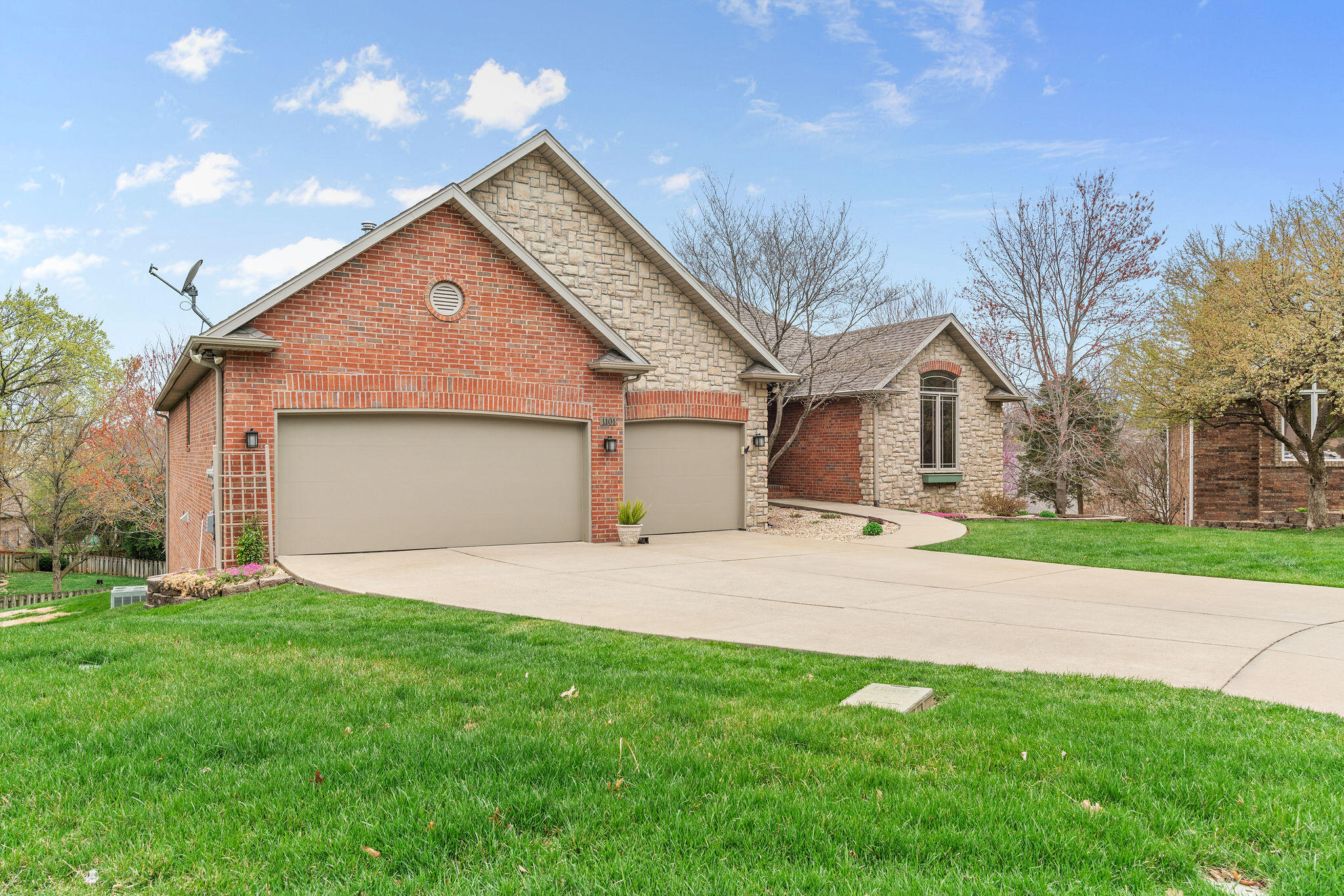 1101 Woodhill Court Property Photo 5