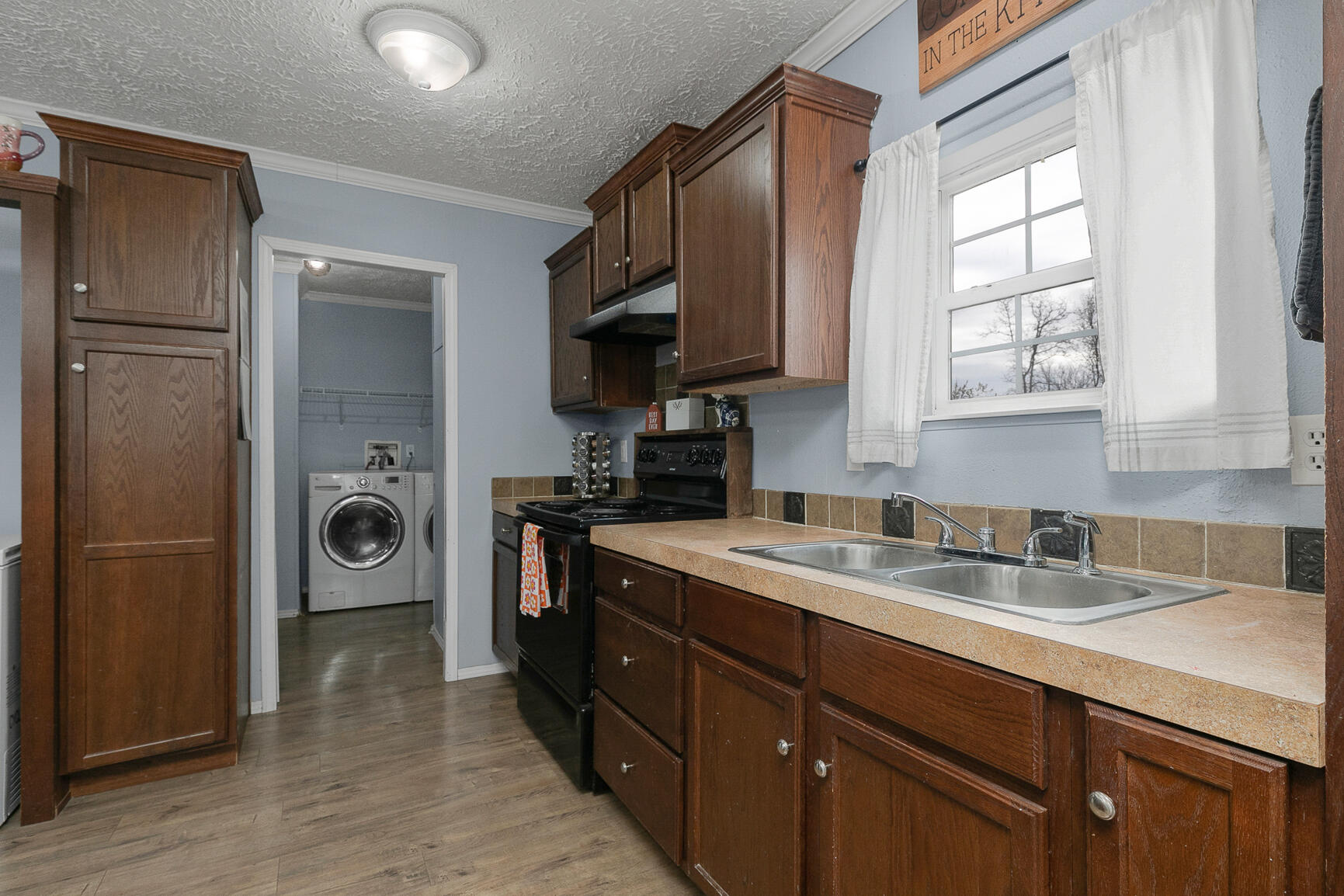 1590 Fisk Road Property Photo 9