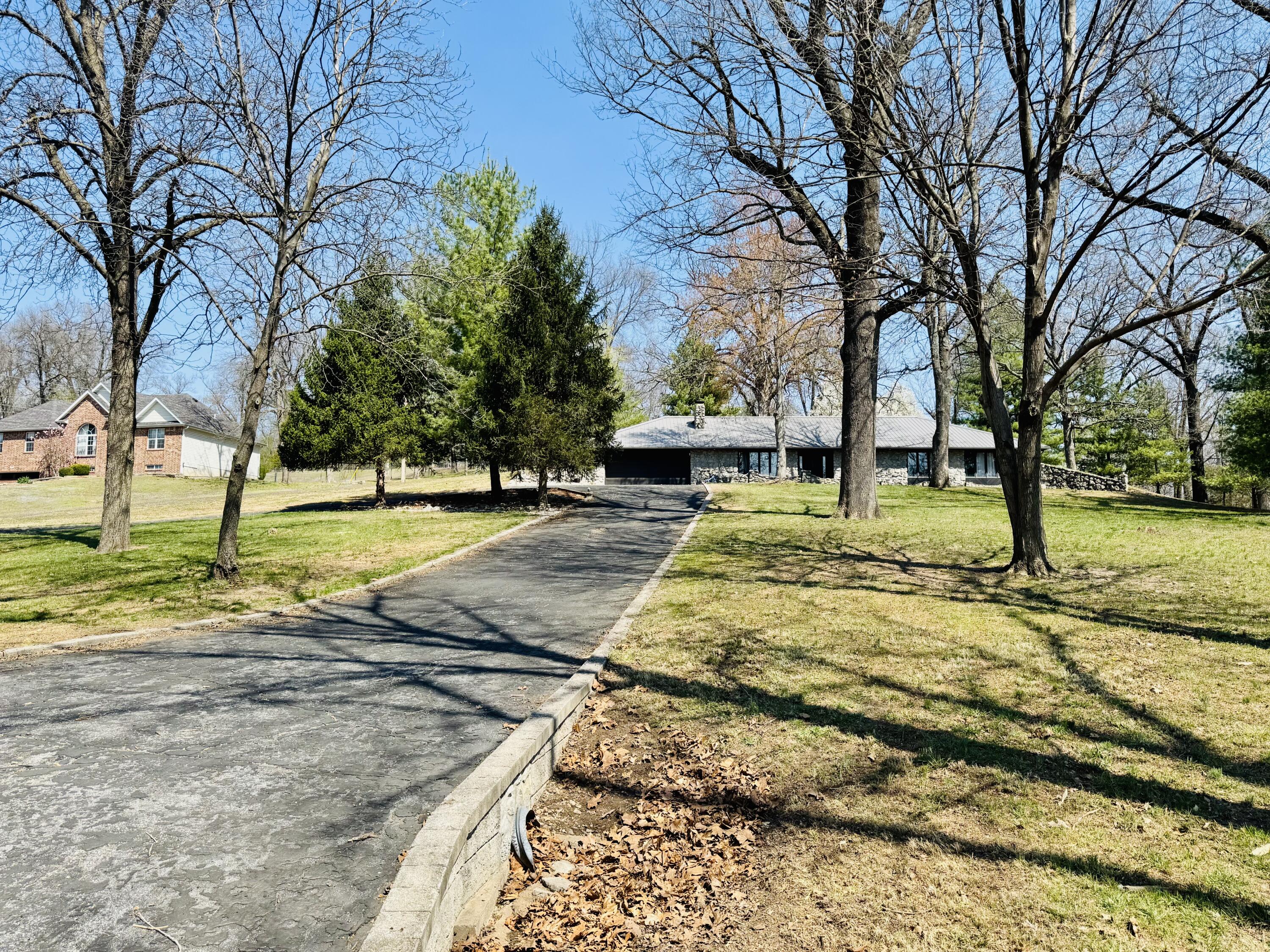 105 Oak Leaf Terrace Property Photo 3