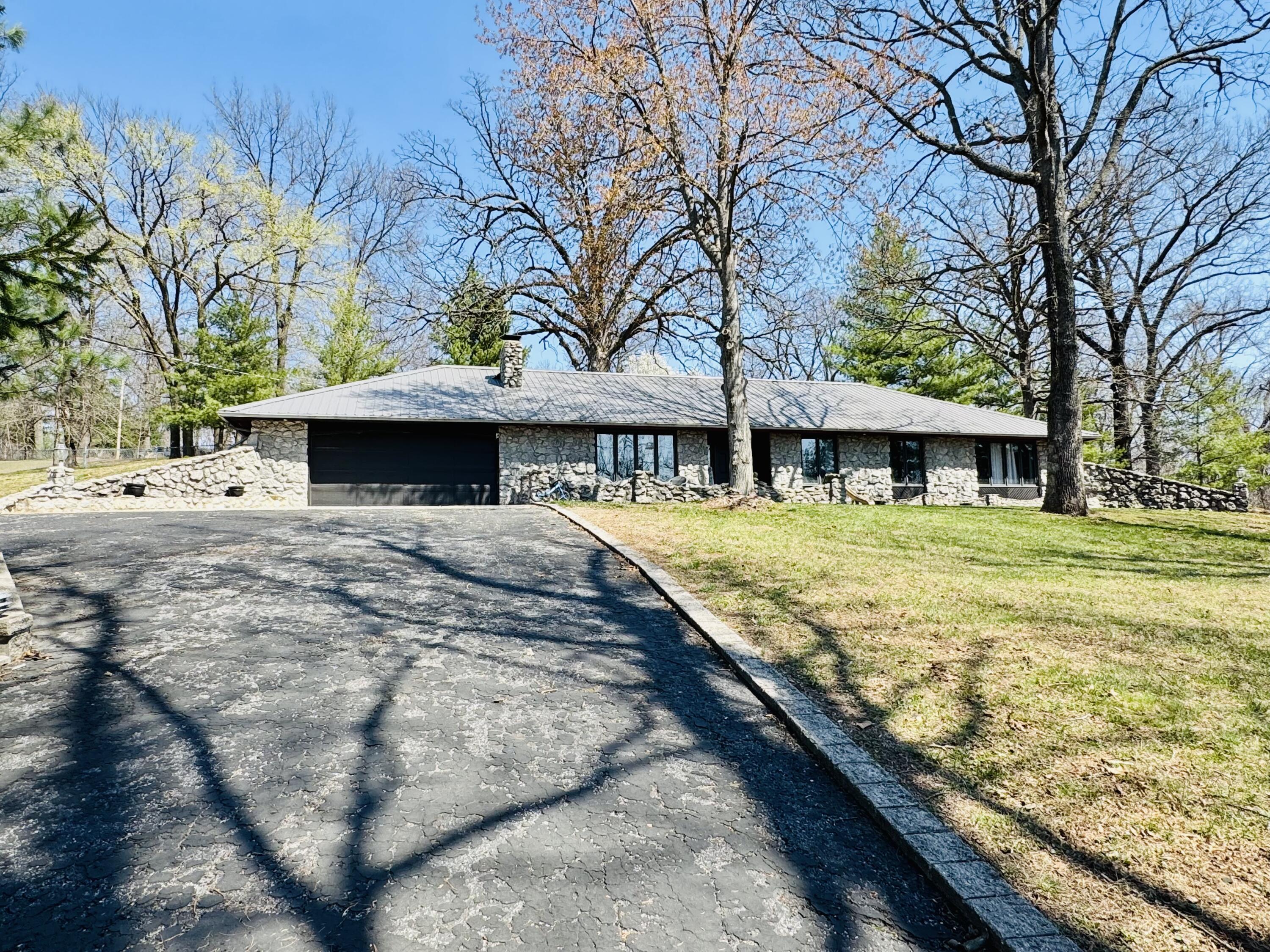 105 Oak Leaf Terrace Property Photo 4