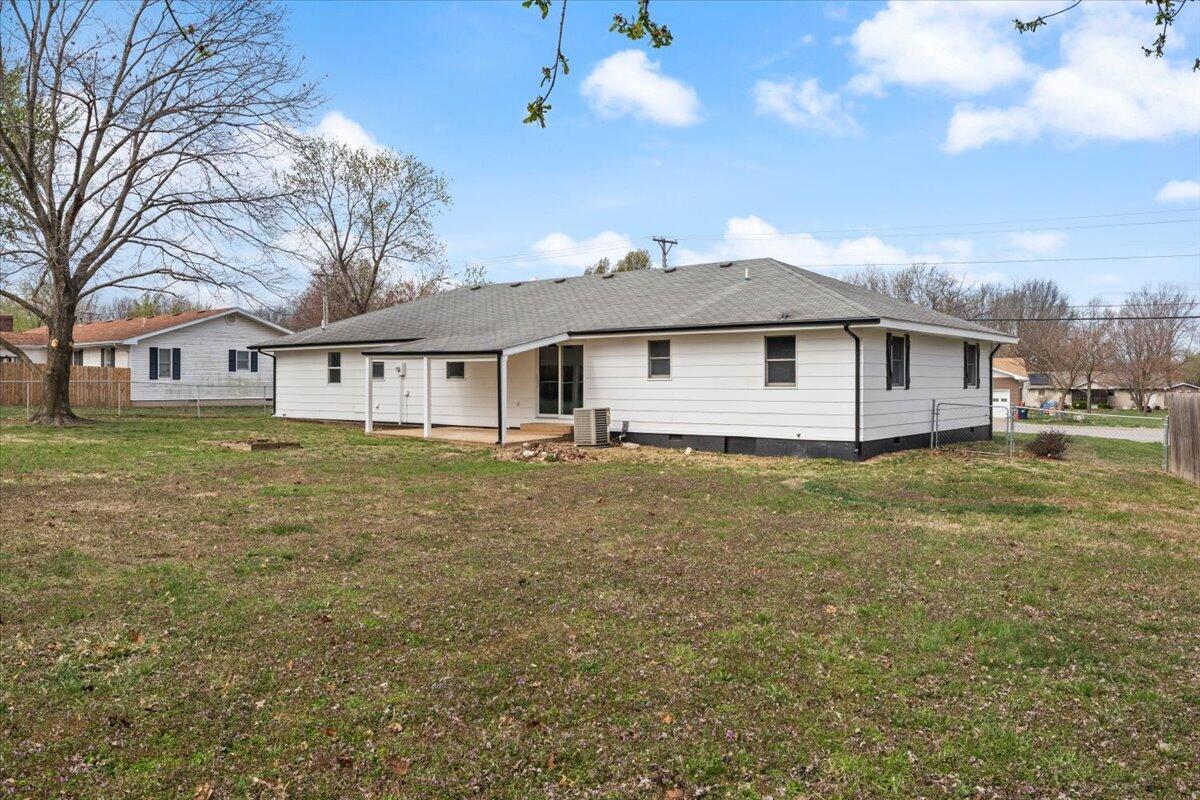 824 South Locust Street Property Photo 20