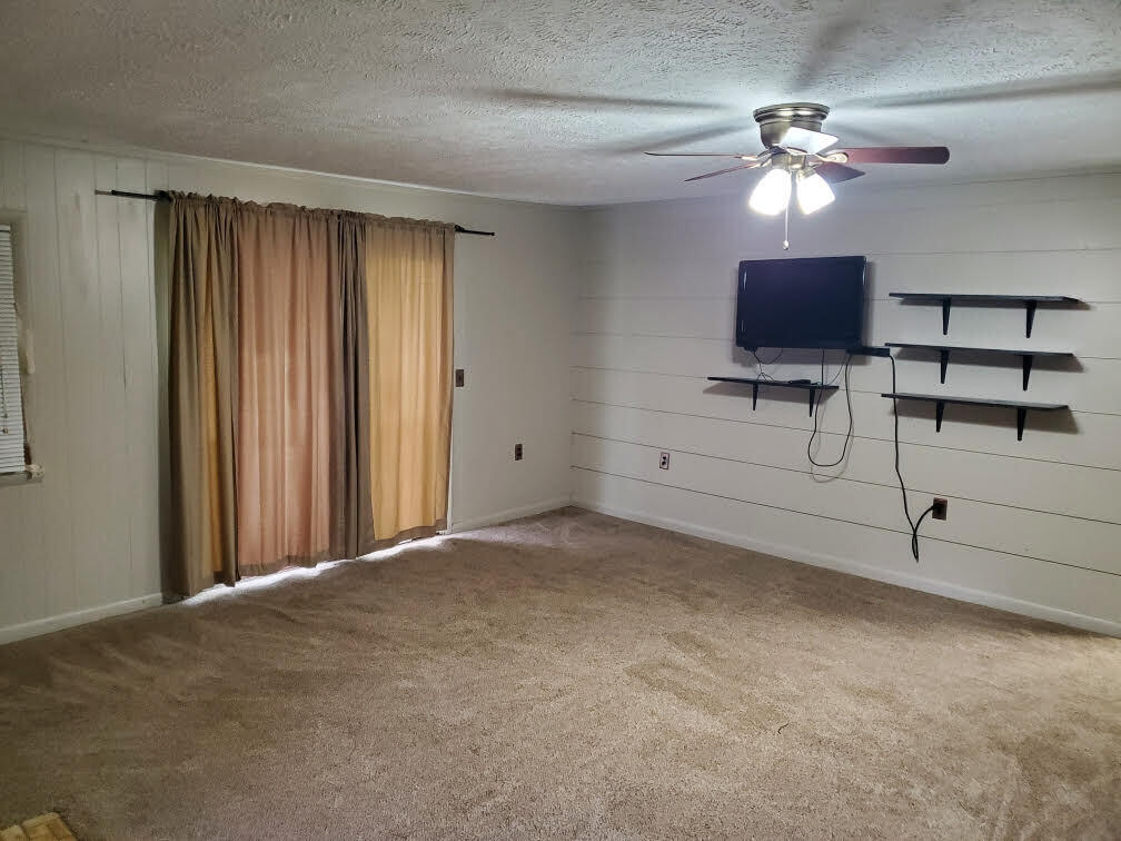 105 Walker Court Property Photo 15