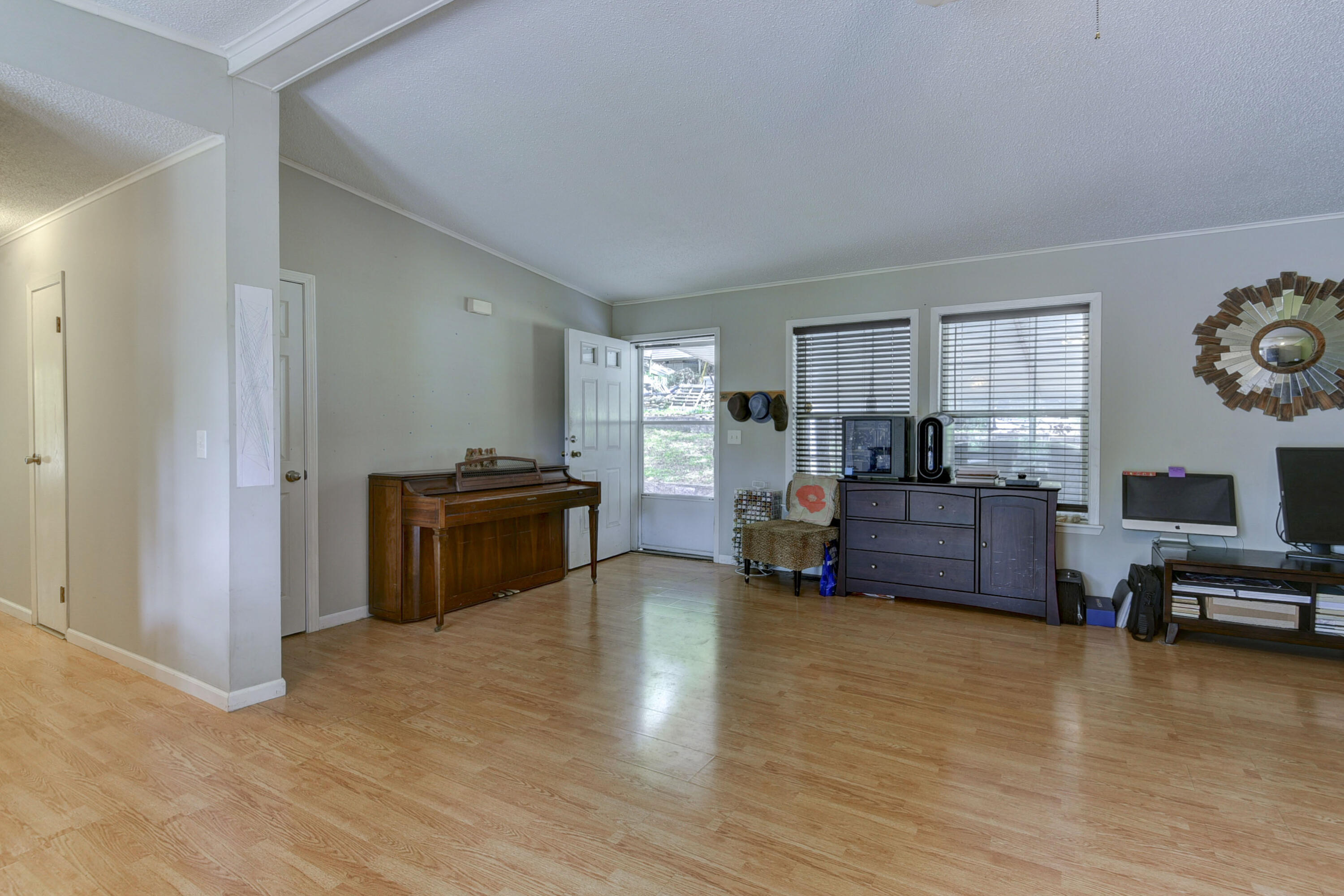 195 Redbud Avenue Property Photo 7
