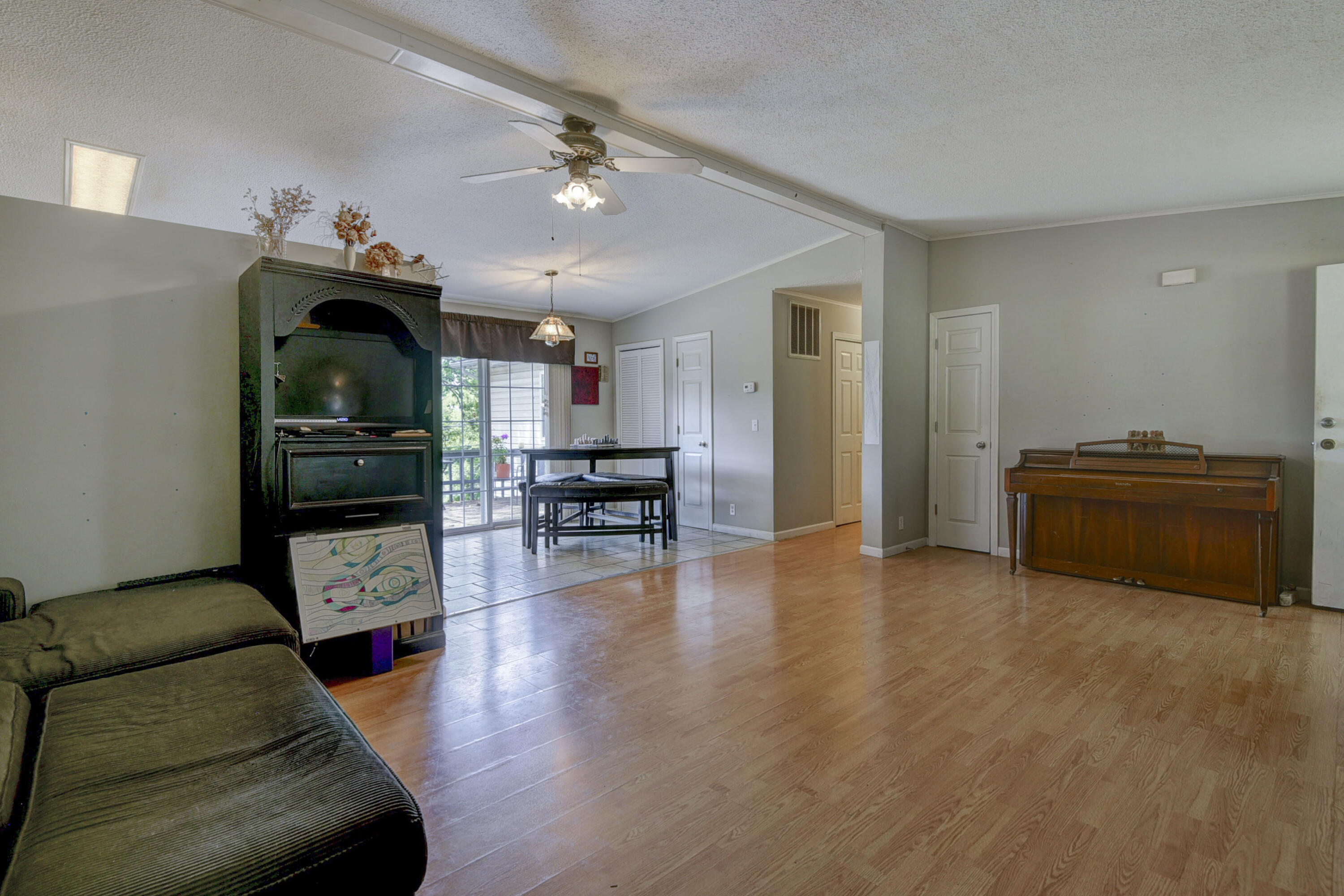195 Redbud Avenue Property Photo 8