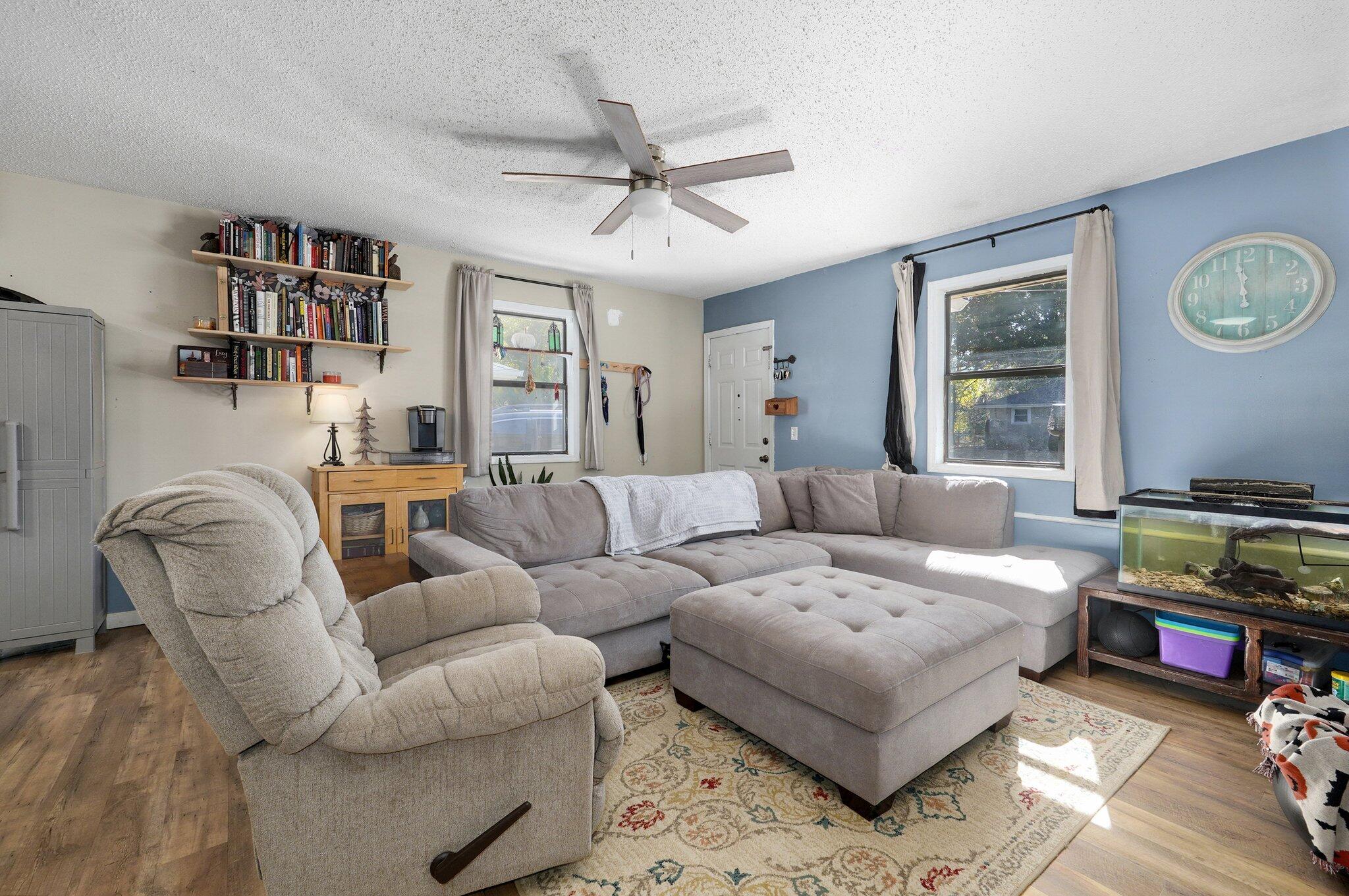 405 East Lynn Street Property Photo 7