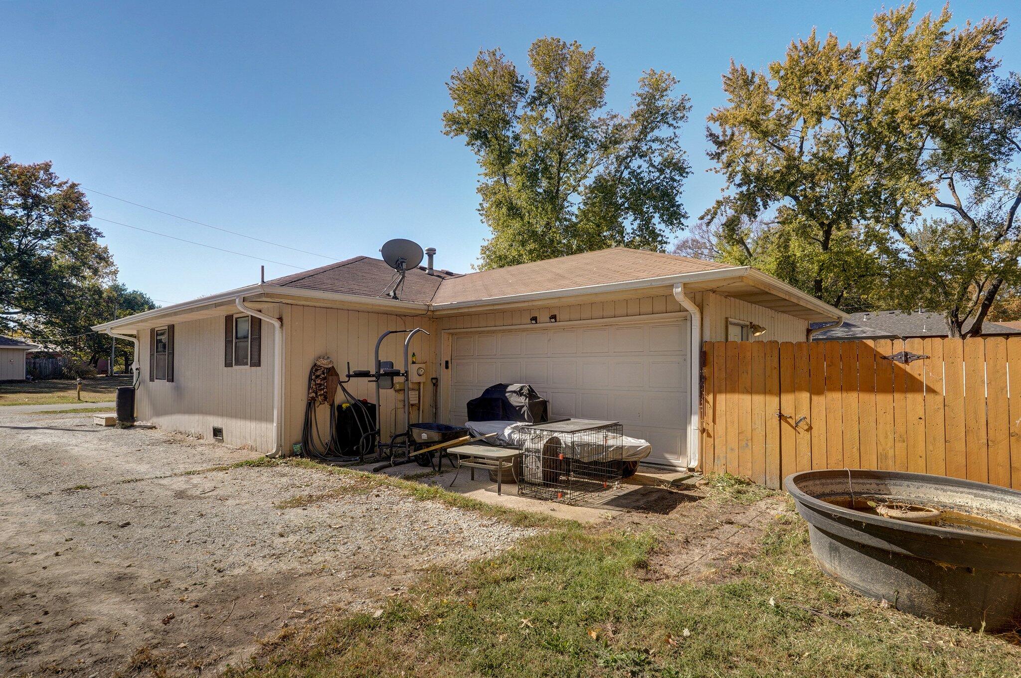 405 East Lynn Street Property Photo 18