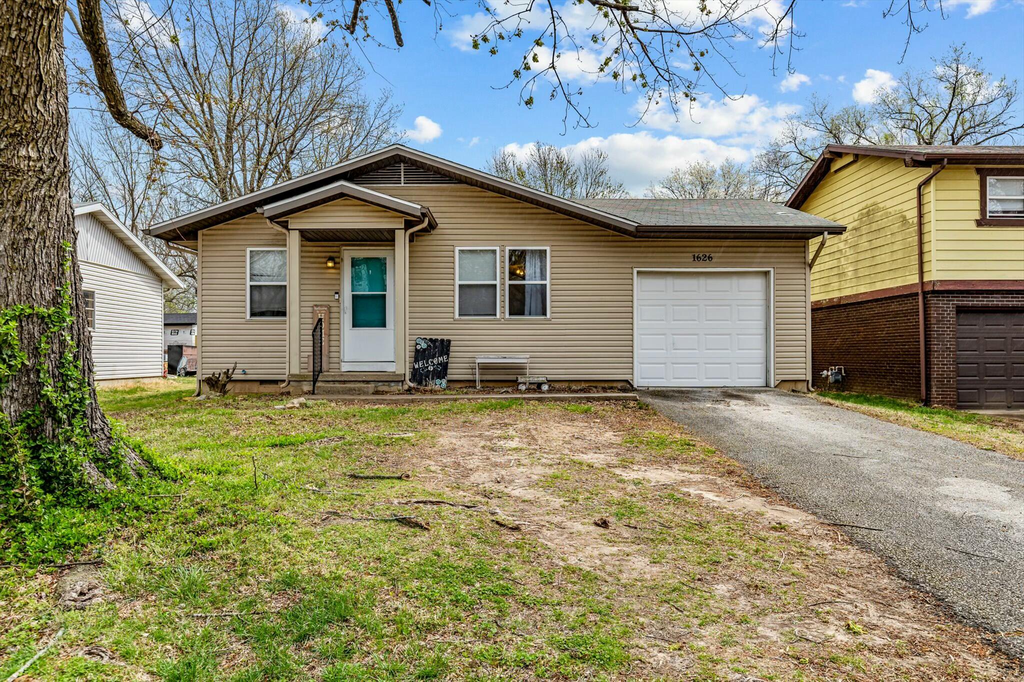 1626 North Yates Avenue Property Photo 1