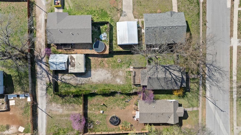 752 South S. Nettleton Avenue Property Photo 3