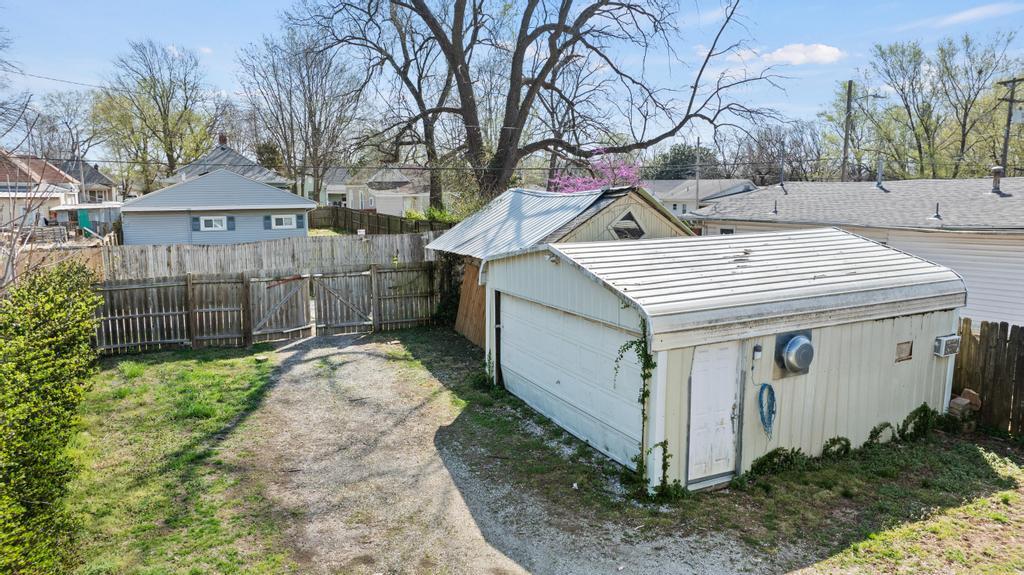 752 South S. Nettleton Avenue Property Photo 7