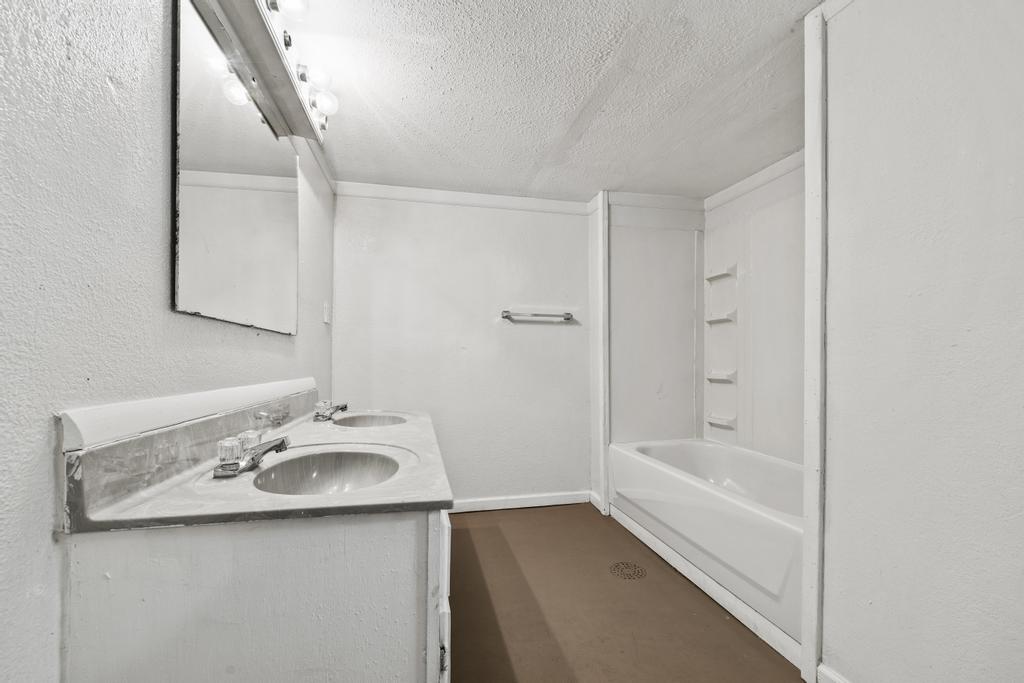 752 South S. Nettleton Avenue Property Photo 26