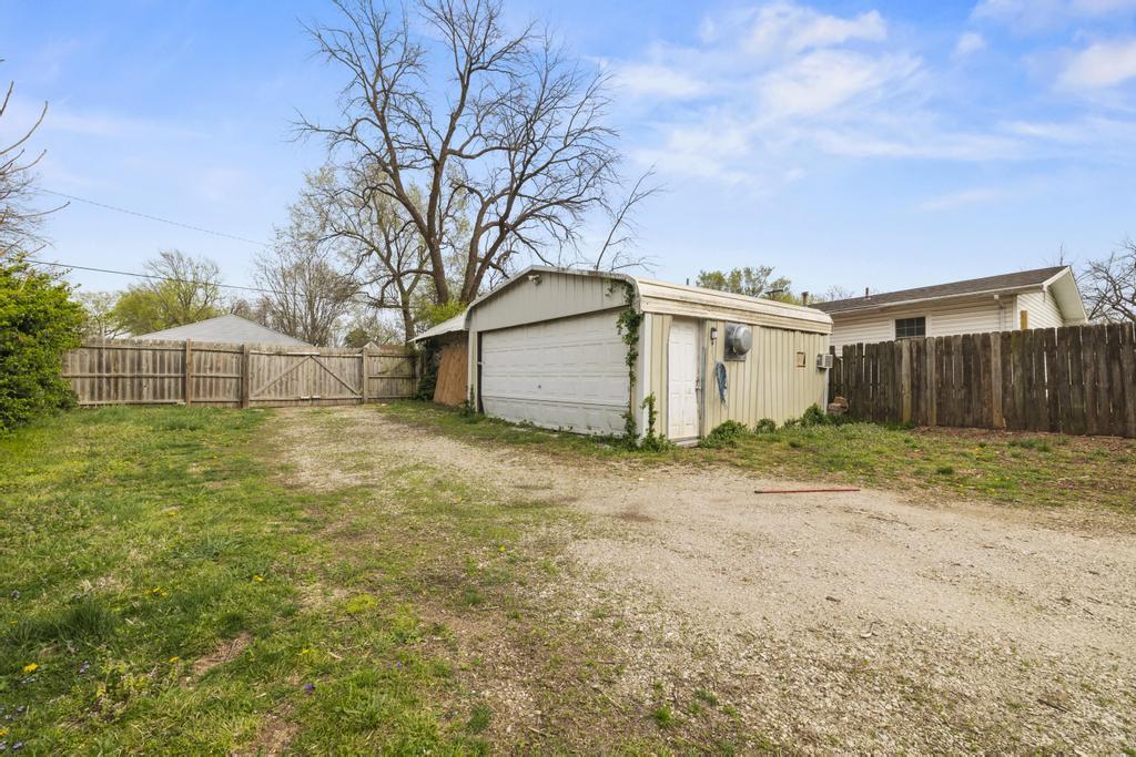 752 South S. Nettleton Avenue Property Photo 33