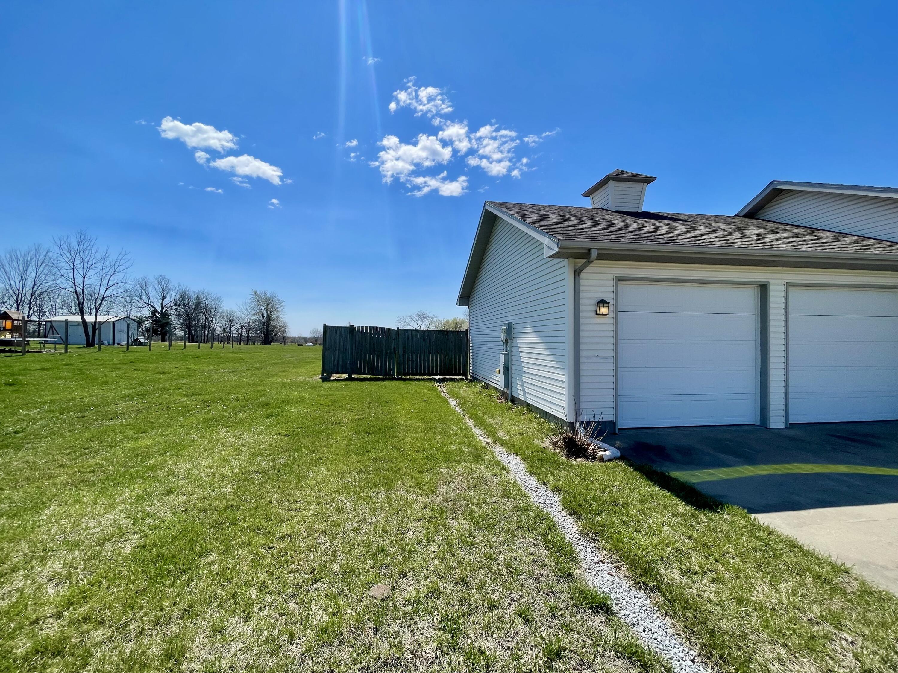 10743 Farm Road 2030 Property Photo 3