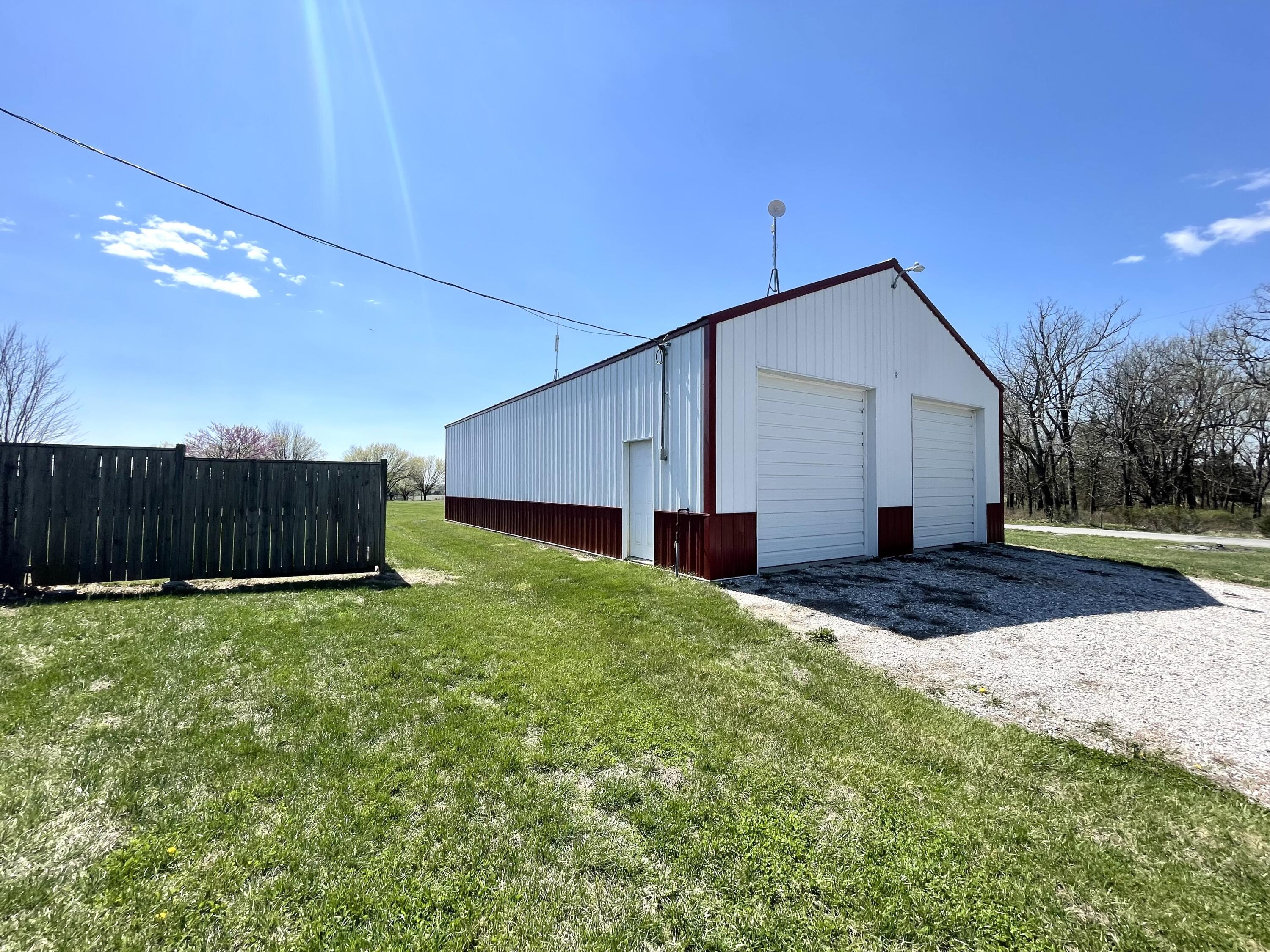 10743 Farm Road 2030 Property Photo 4