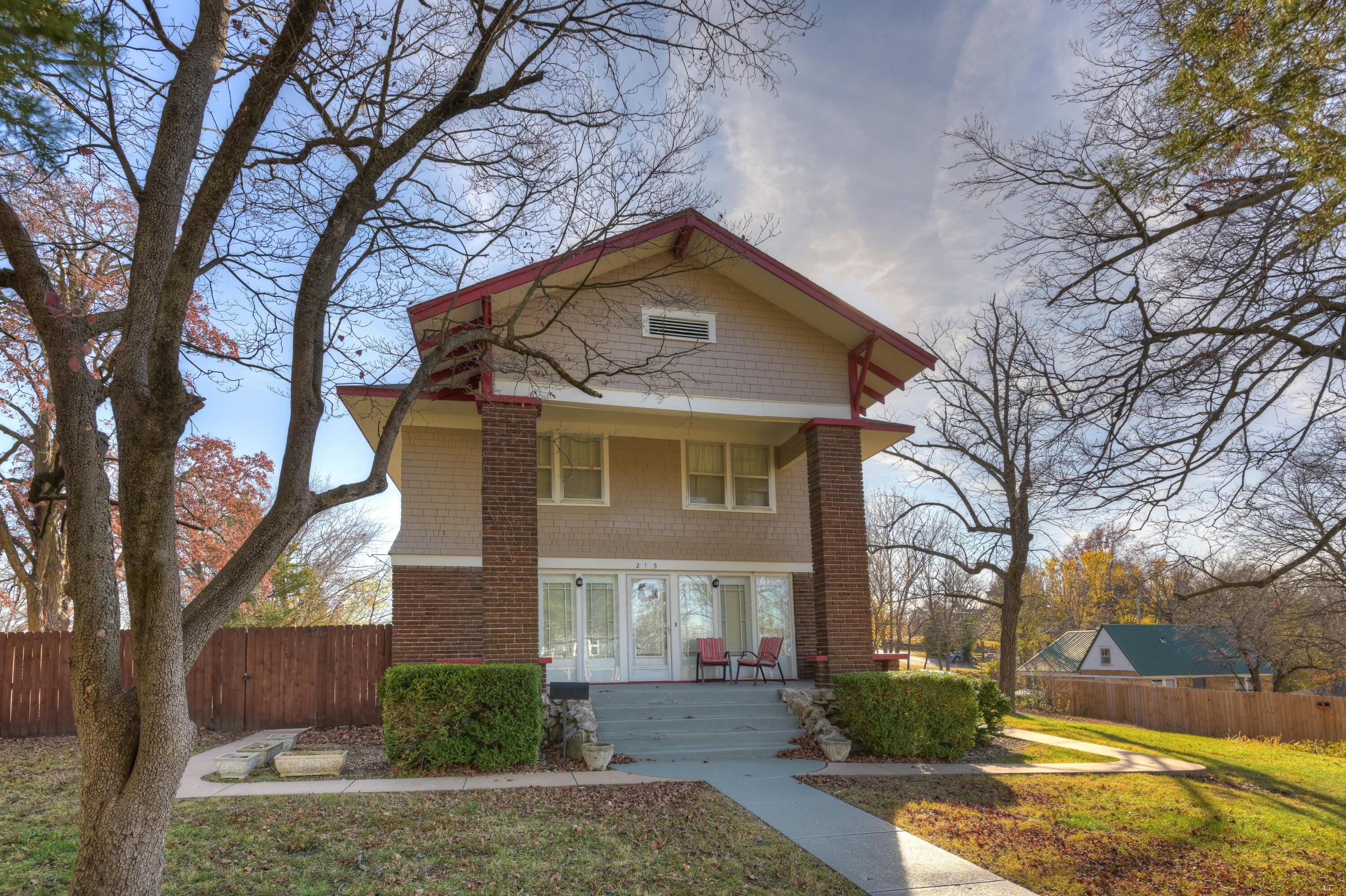 215 East Mckinney Street Property Photo 1