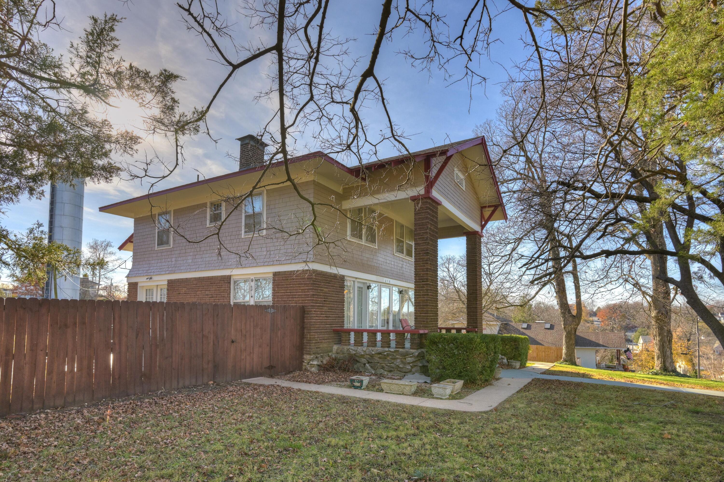 215 East Mckinney Street Property Photo 2