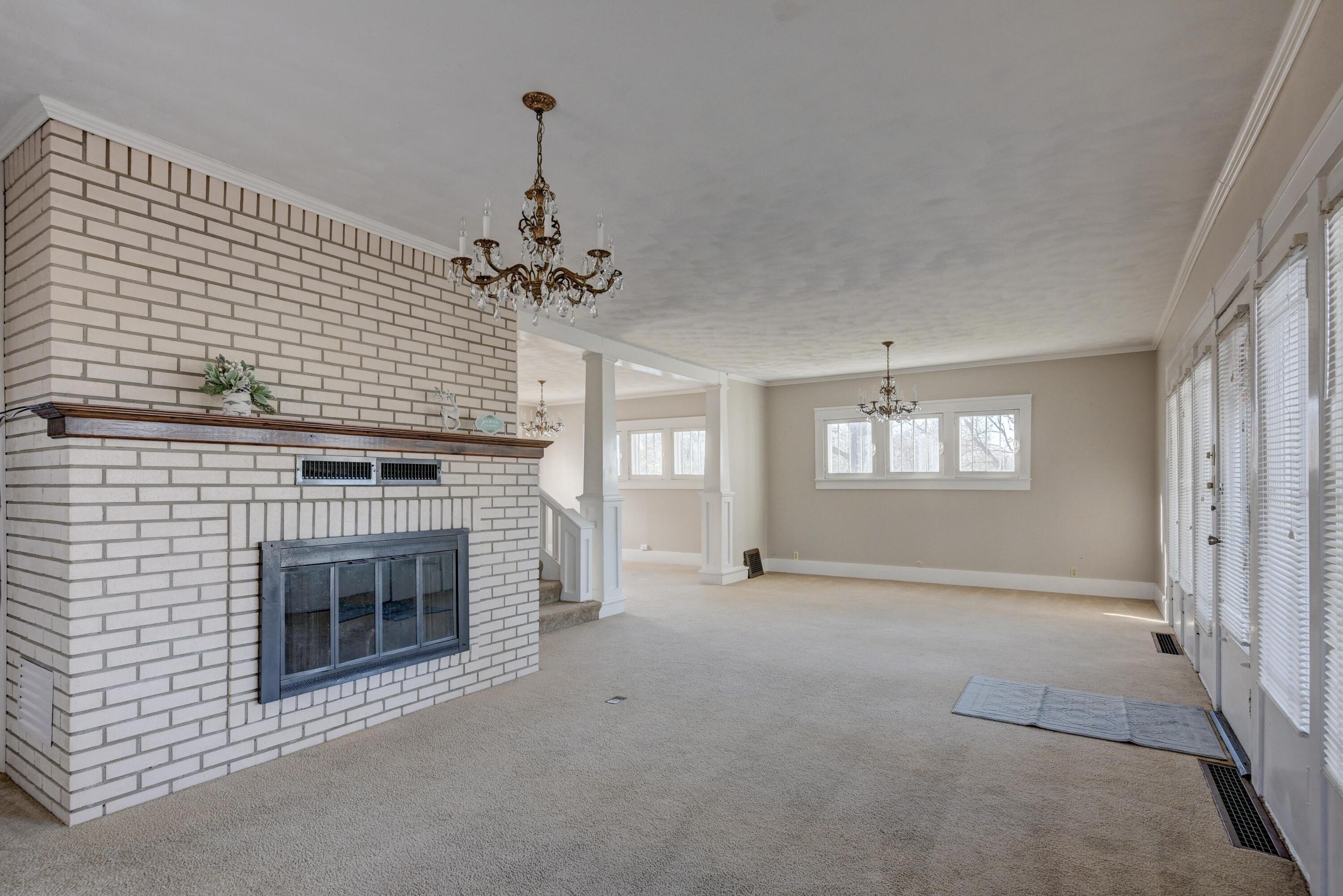 215 East Mckinney Street Property Photo 5