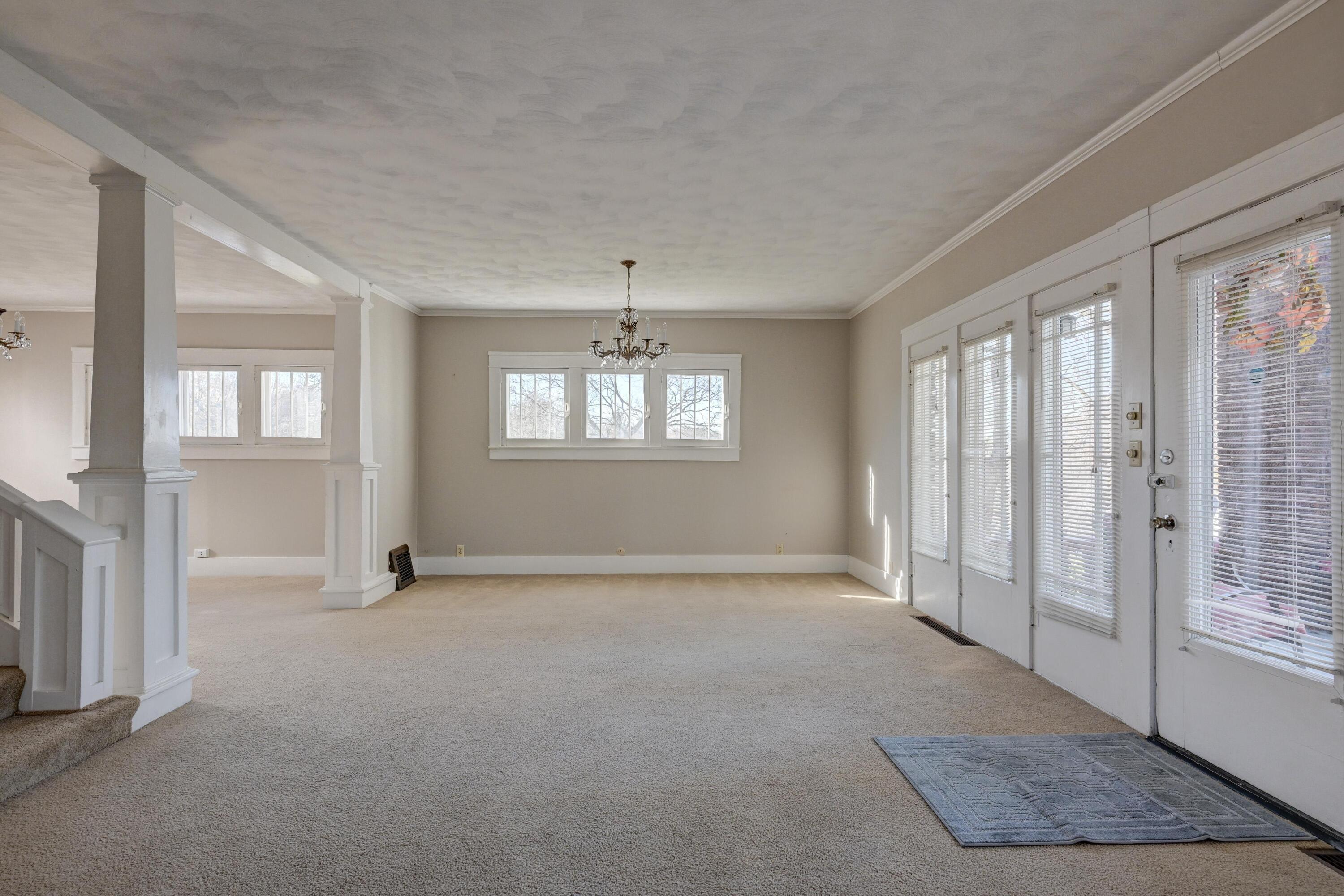215 East Mckinney Street Property Photo 6