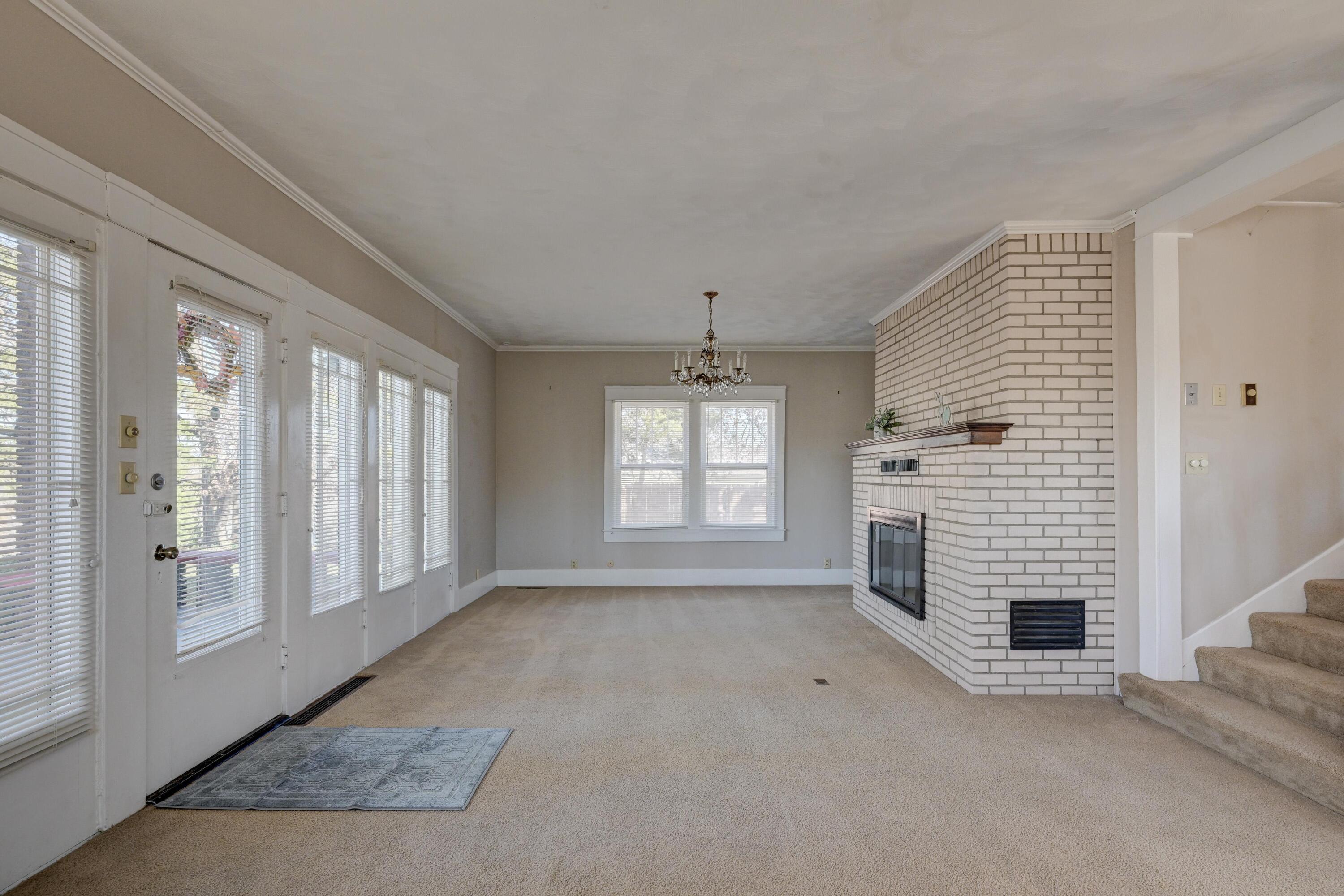 215 East Mckinney Street Property Photo 9
