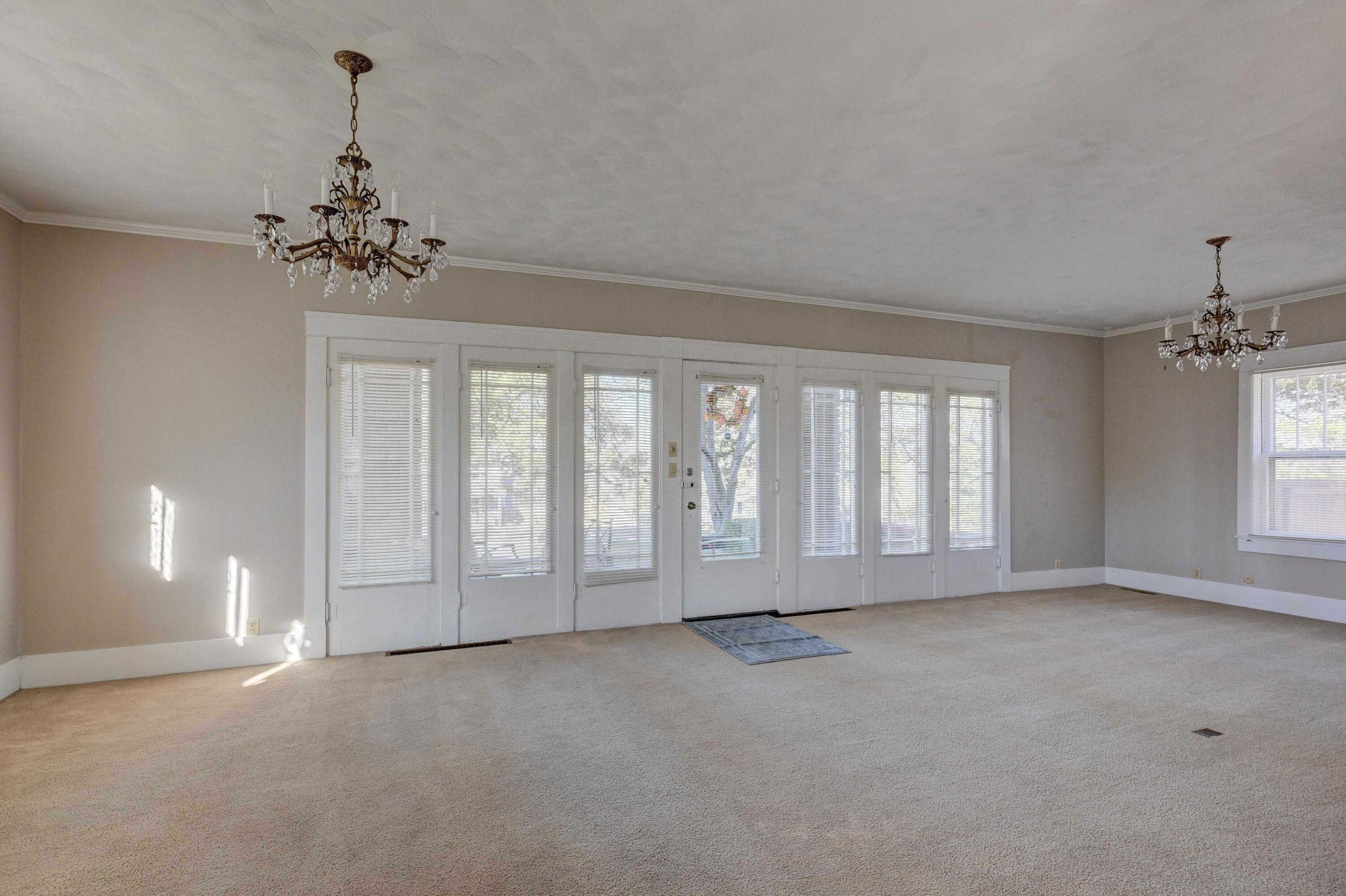 215 East Mckinney Street Property Photo 11