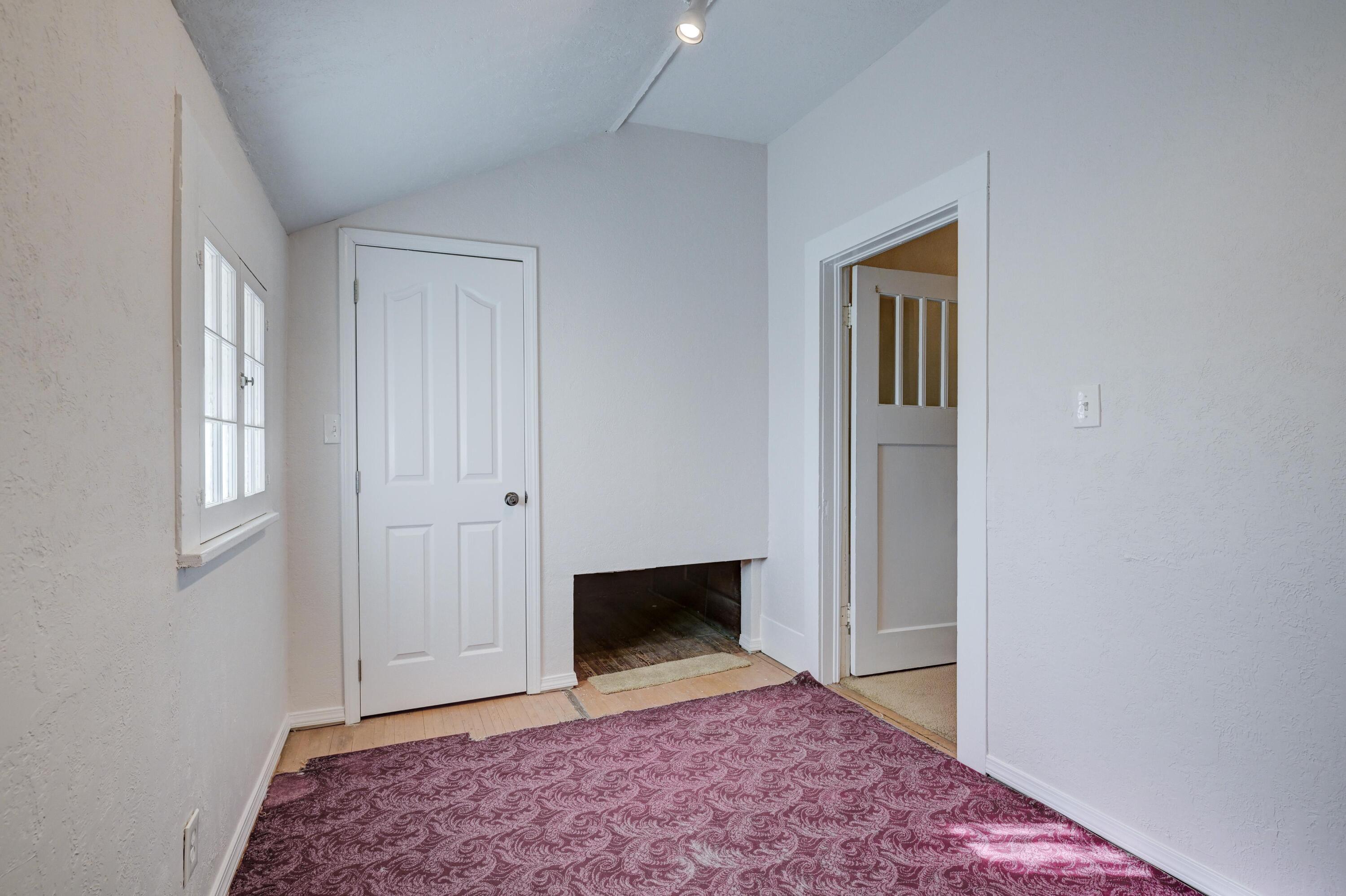 215 East Mckinney Street Property Photo 24