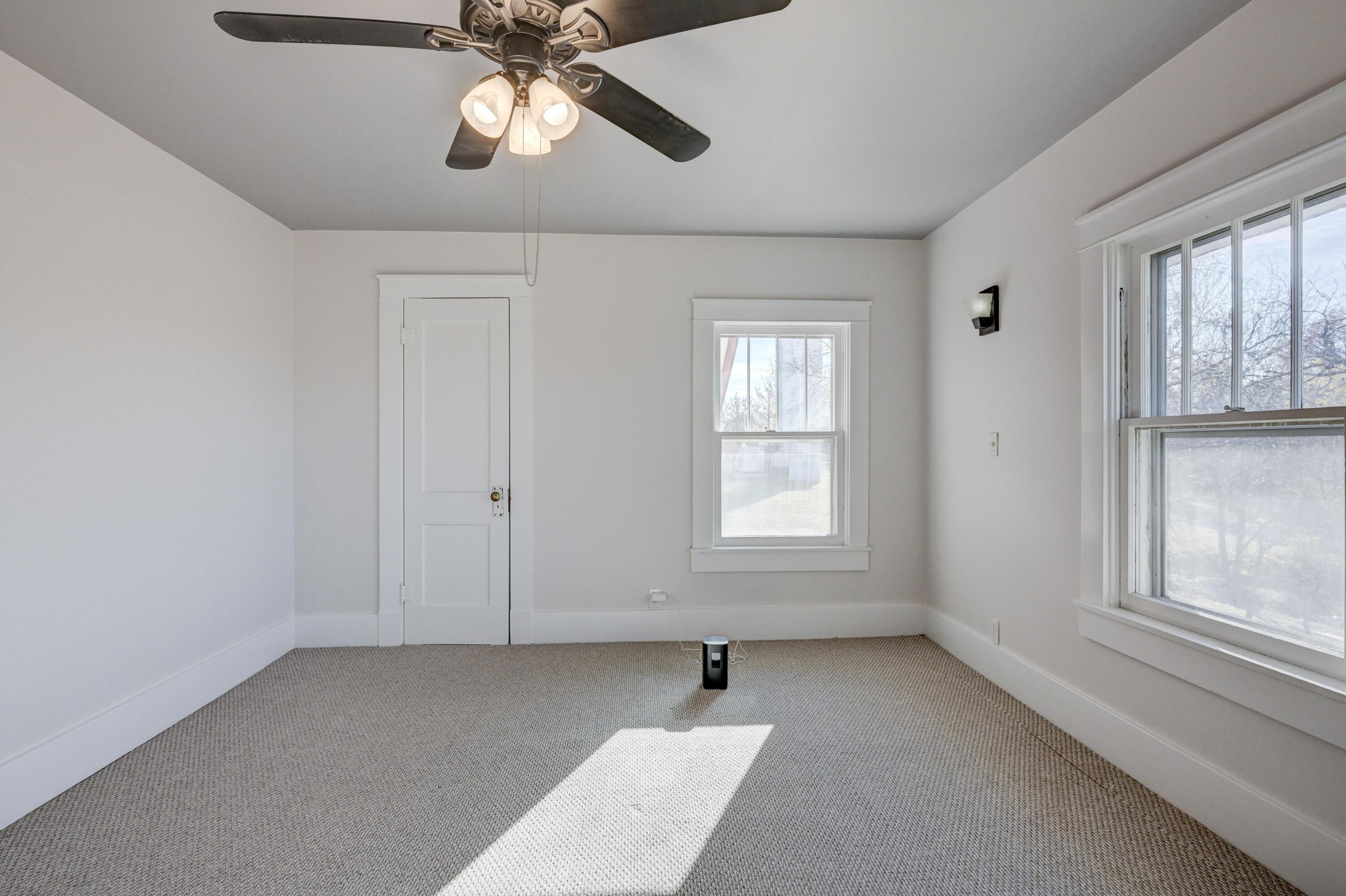 215 East Mckinney Street Property Photo 27