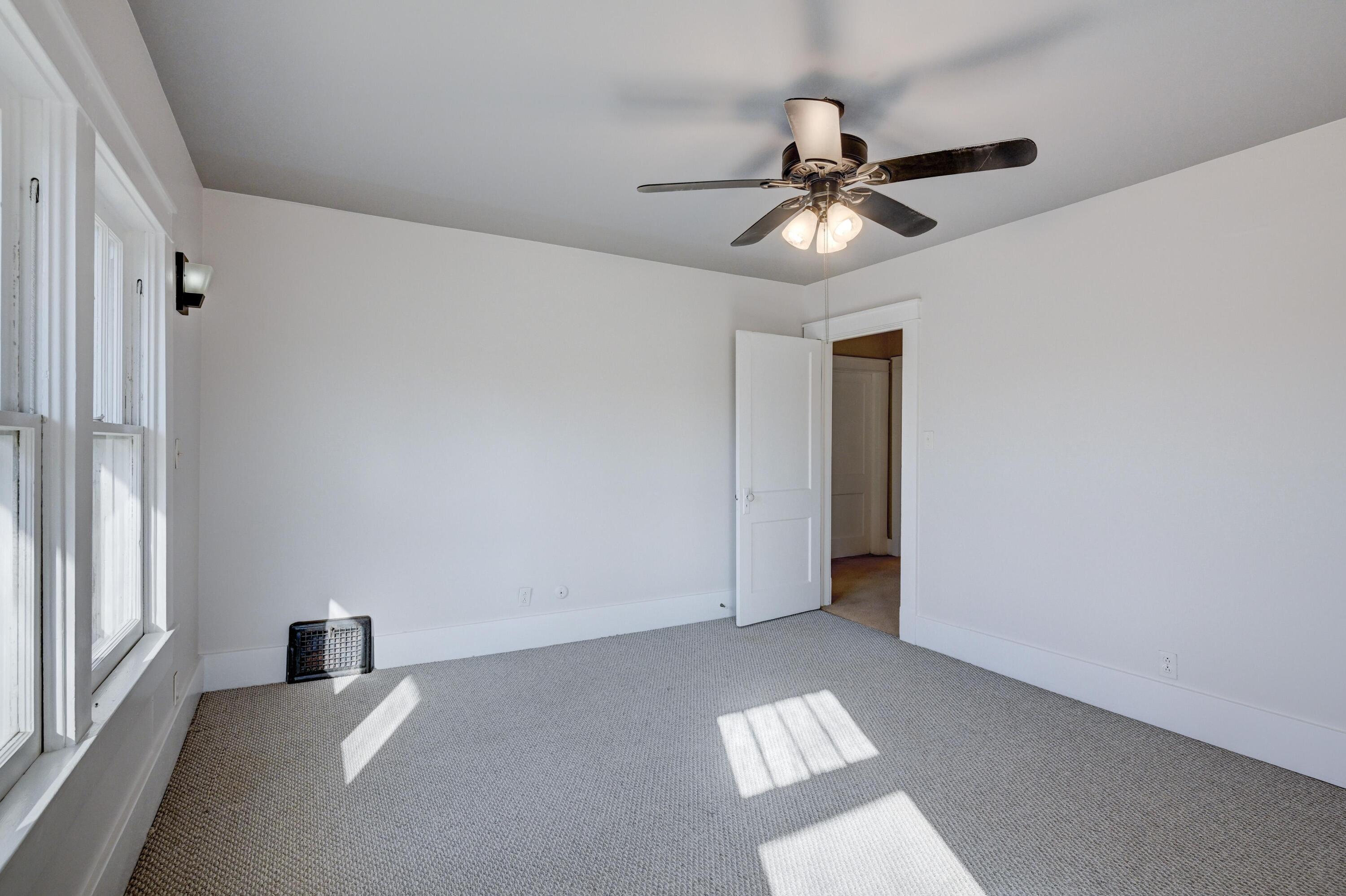 215 East Mckinney Street Property Photo 28