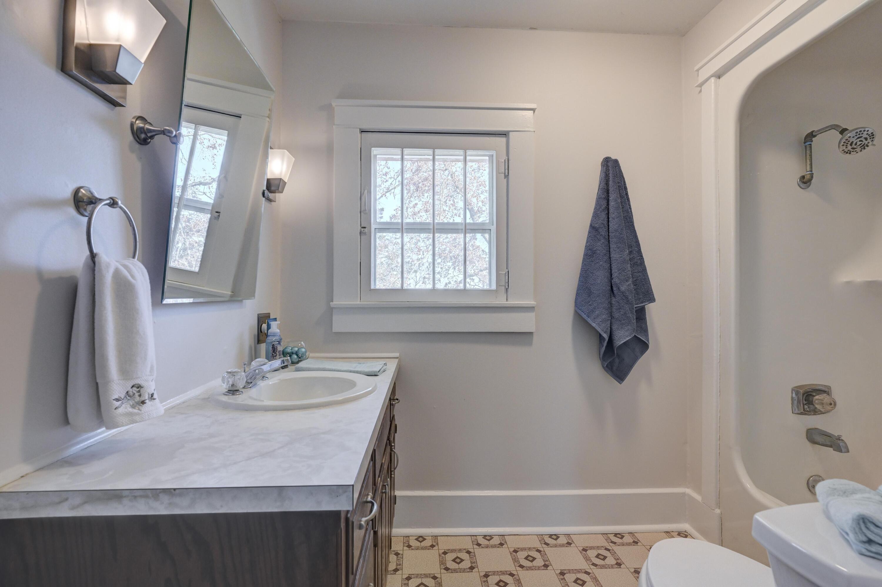 215 East Mckinney Street Property Photo 32