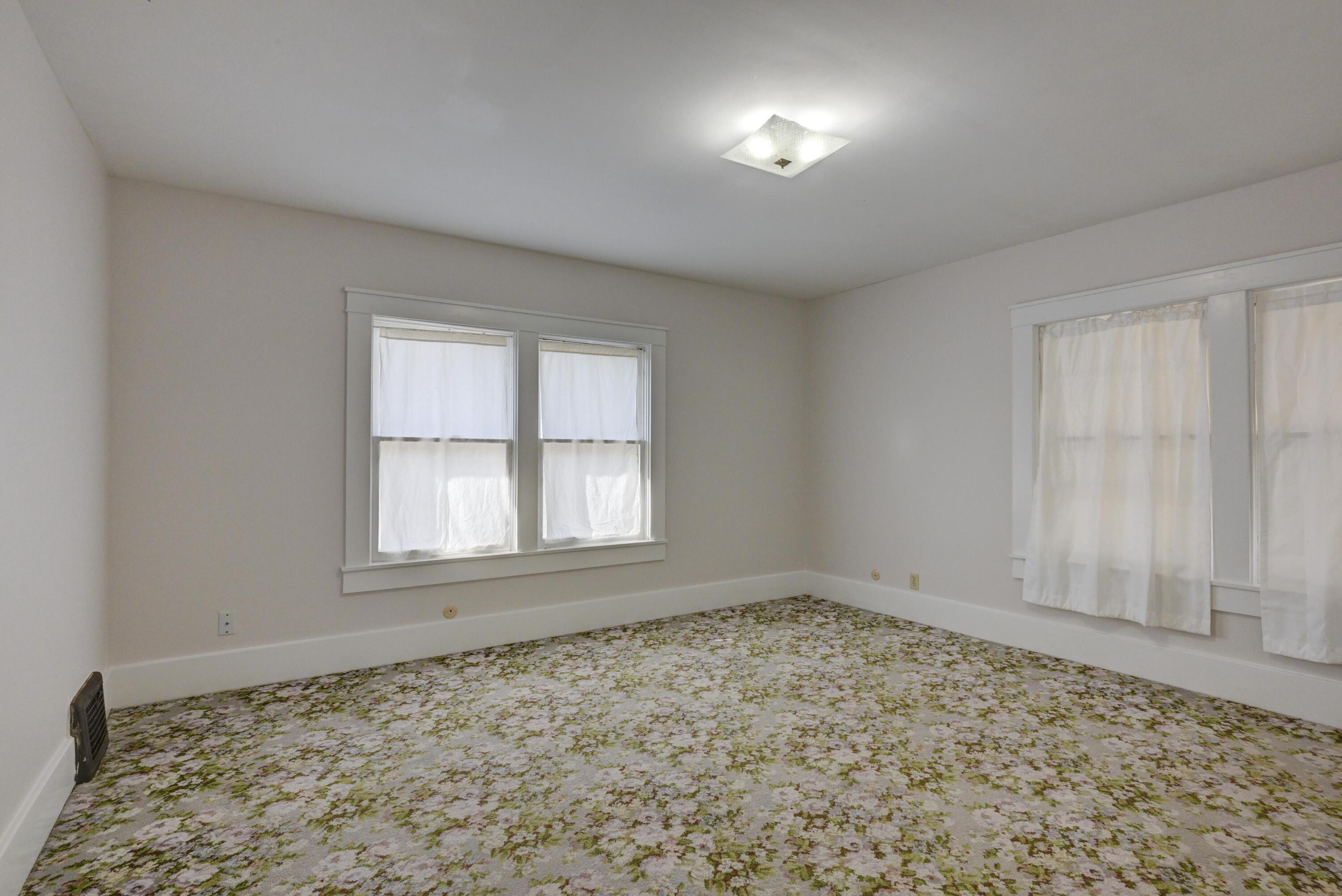 215 East Mckinney Street Property Photo 35