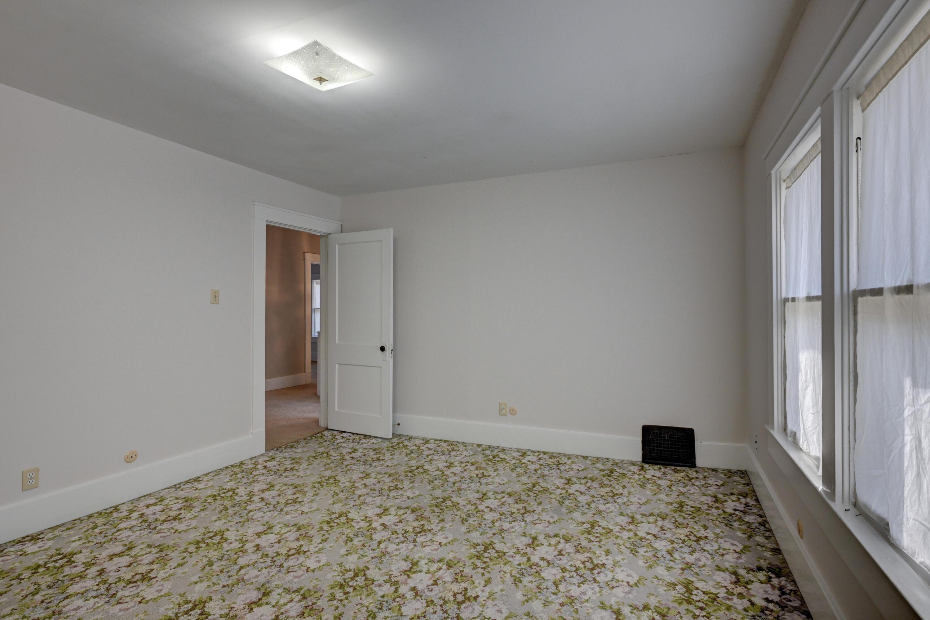 215 East Mckinney Street Property Photo 37