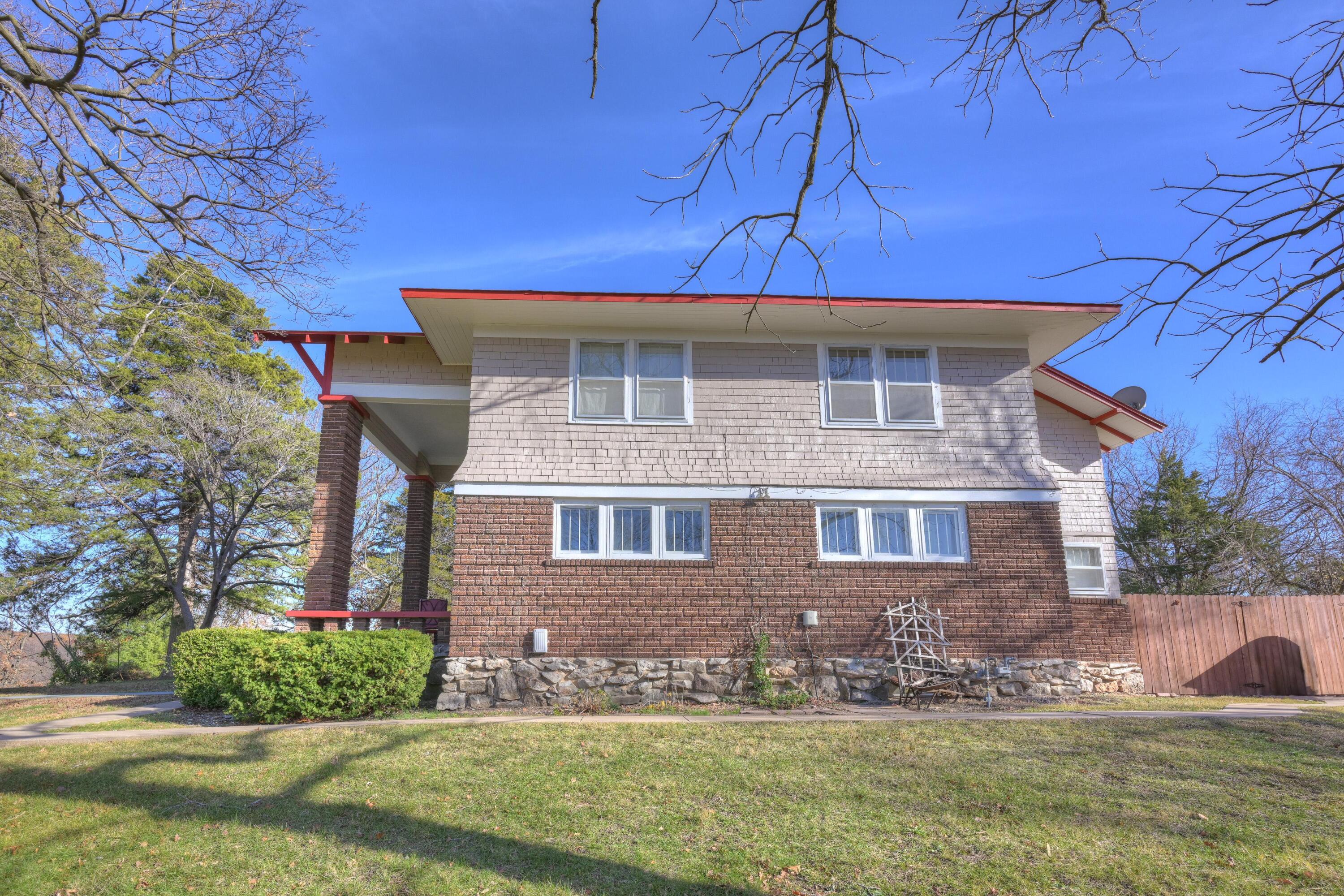 215 East Mckinney Street Property Photo 43