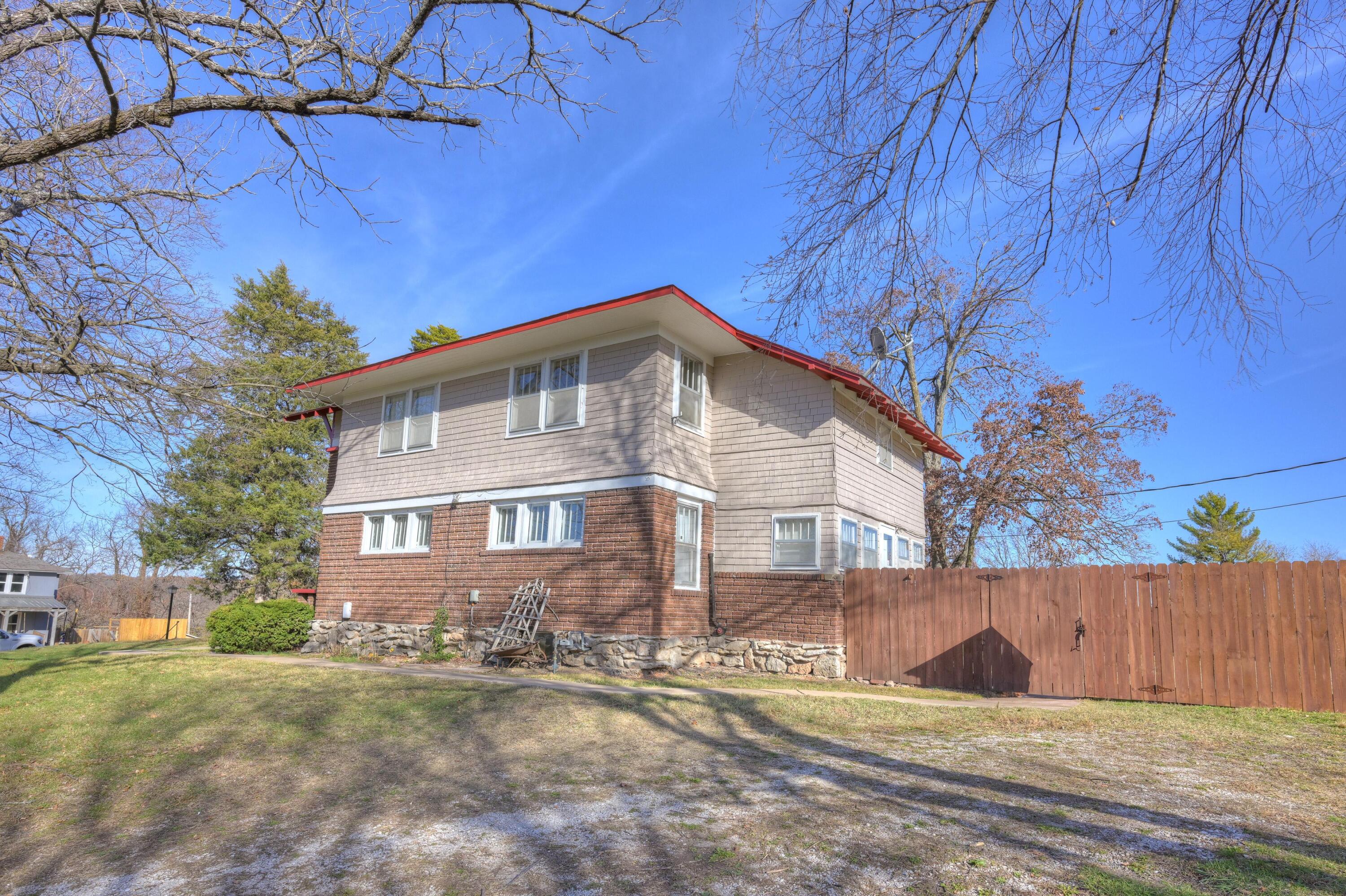 215 East Mckinney Street Property Photo 44