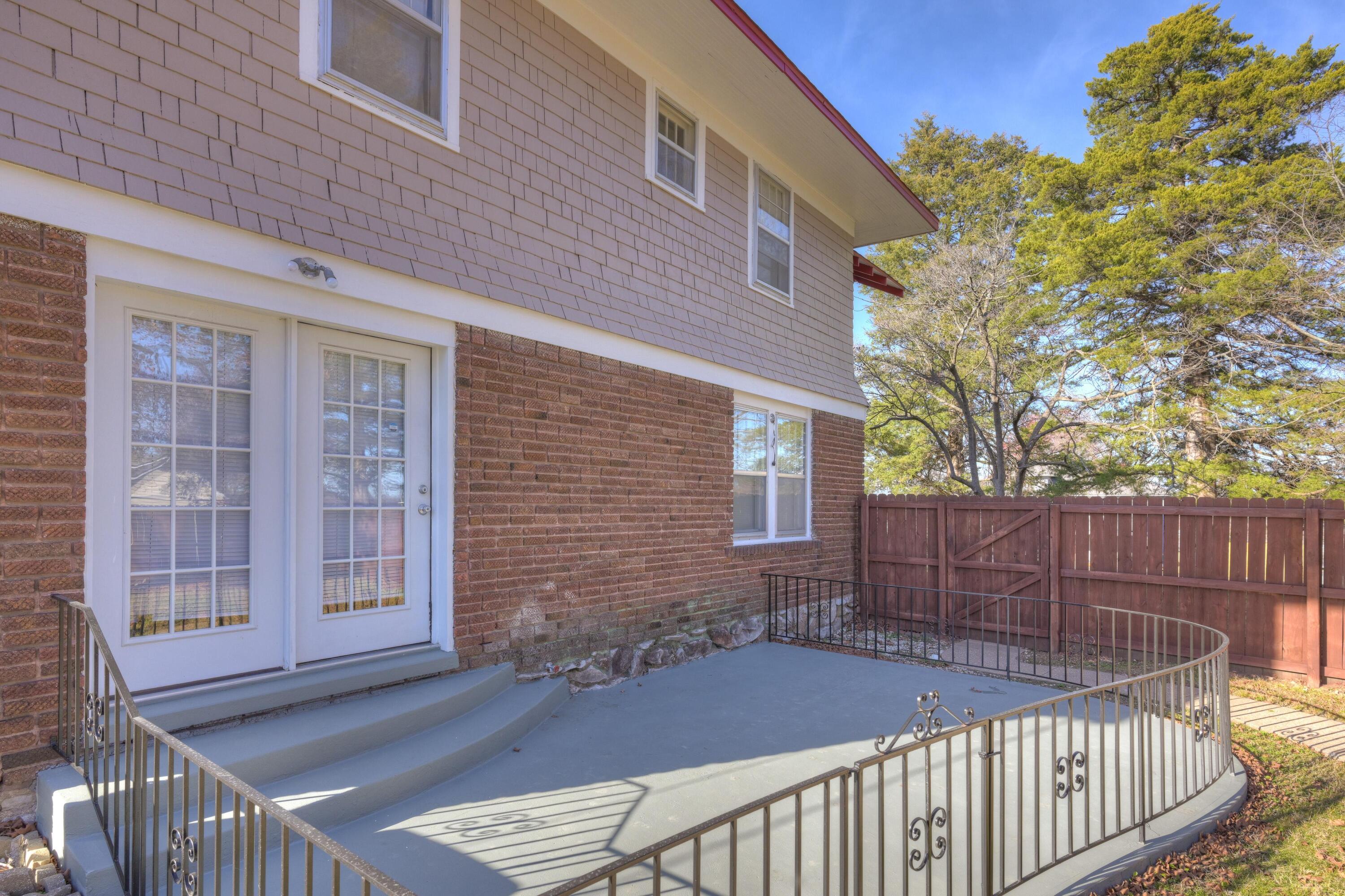 215 East Mckinney Street Property Photo 45