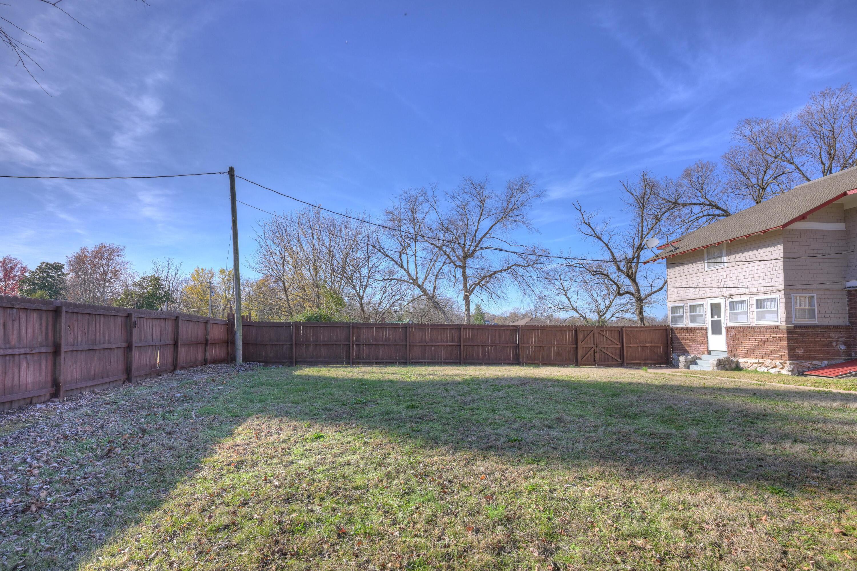 215 East Mckinney Street Property Photo 48