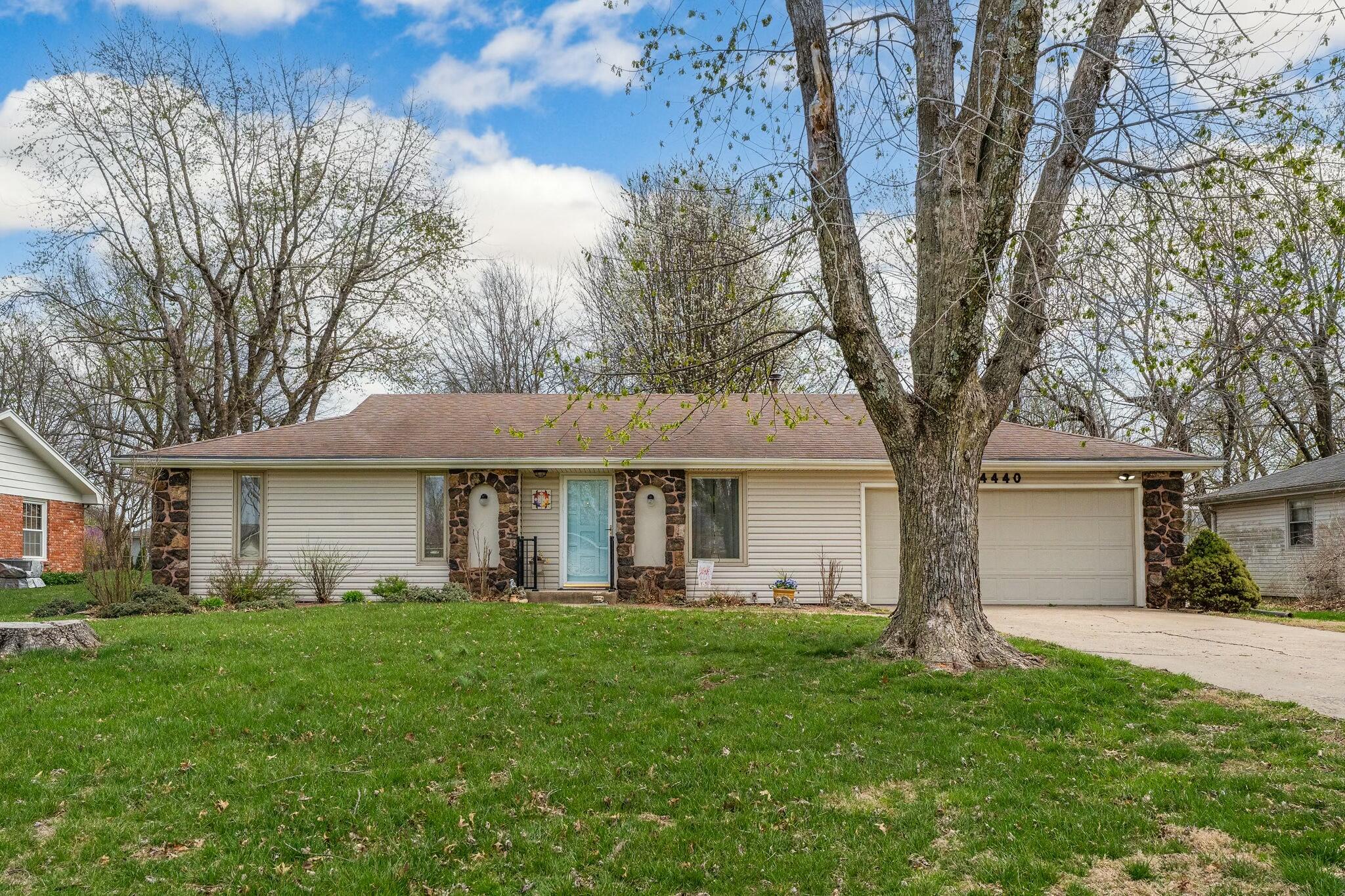 4440 South Ridgecrest Drive Property Photo 1