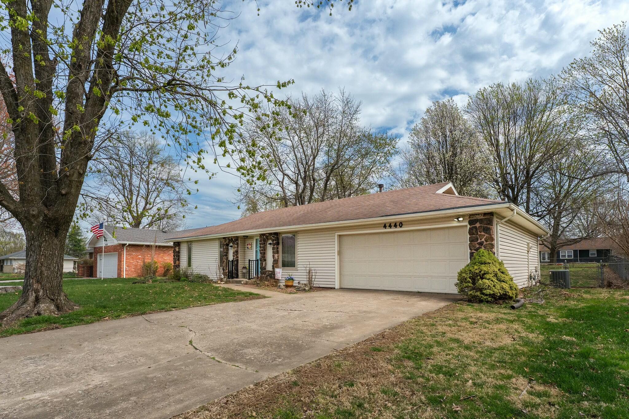 4440 South Ridgecrest Drive Property Photo 3